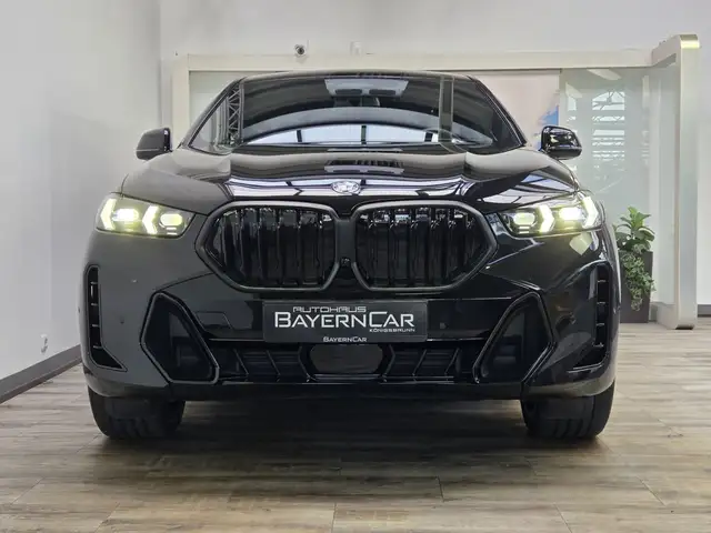 BMW X6 view 2