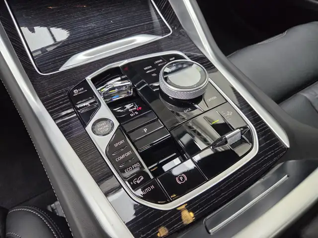 BMW X6 view 11