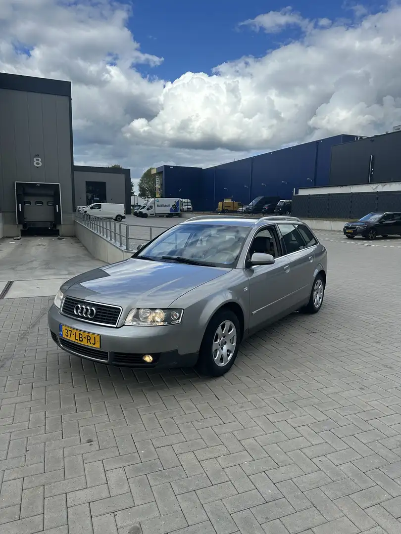 Audi A4 2.0 Exclusive MT Automaat Grijs - 2