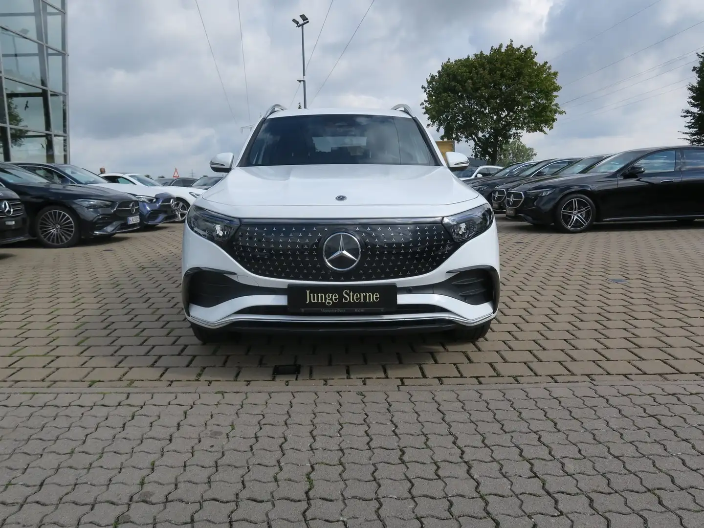 Mercedes-Benz EQB 300 4M AMG Line Premium Distronic*FlexBonus* Weiß - 2