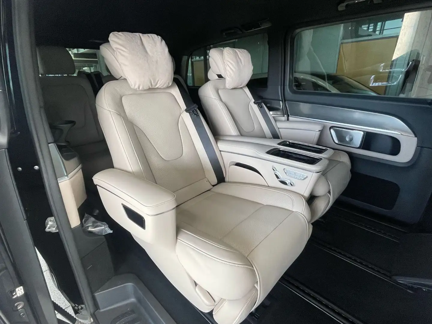 Mercedes-Benz V 300 V300EXTRAL/EXLUSIVEDITION/LUXUSSITZE/AIRMATIC/4M Zwart - 1
