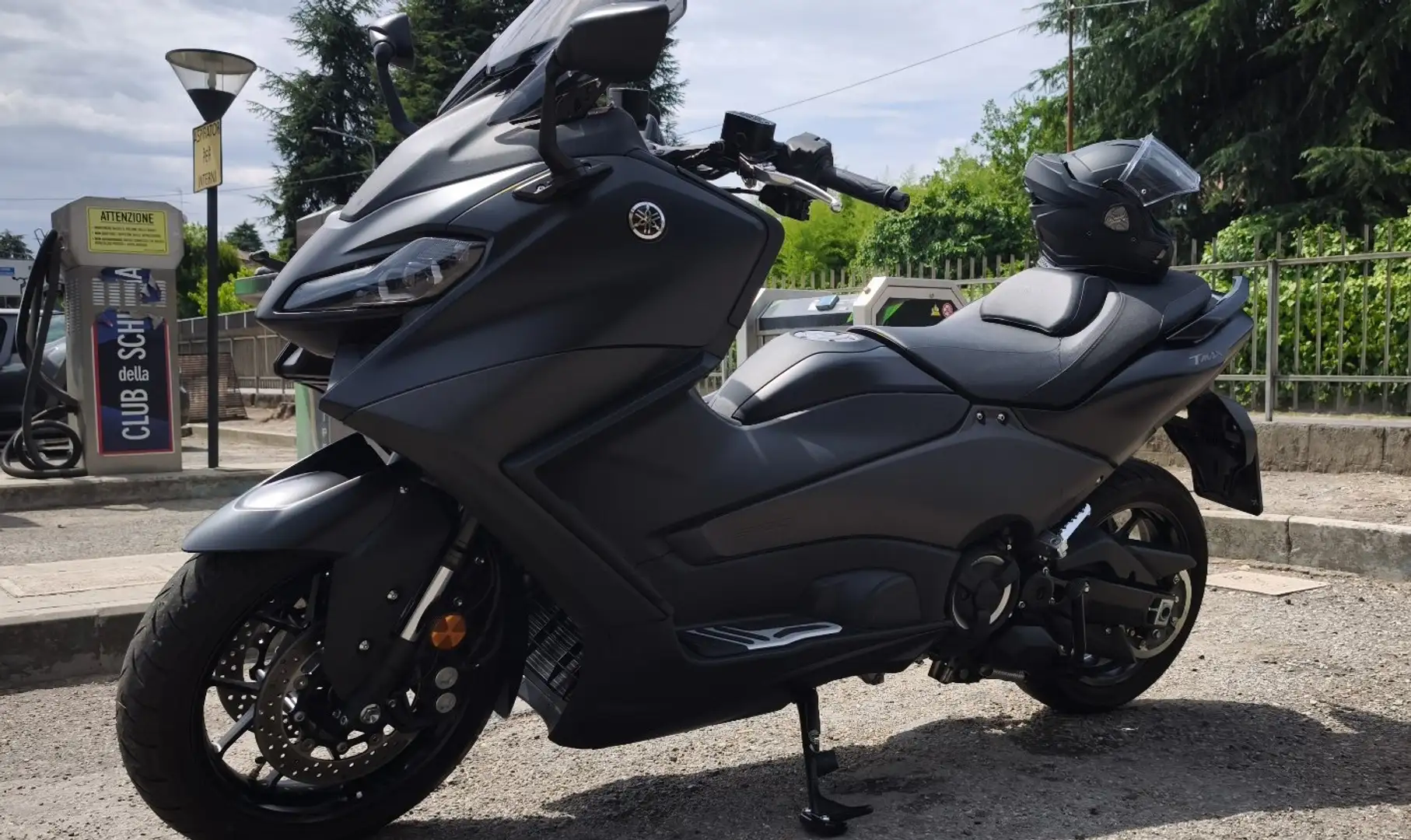 Yamaha TMAX 560 Base Nero - 1