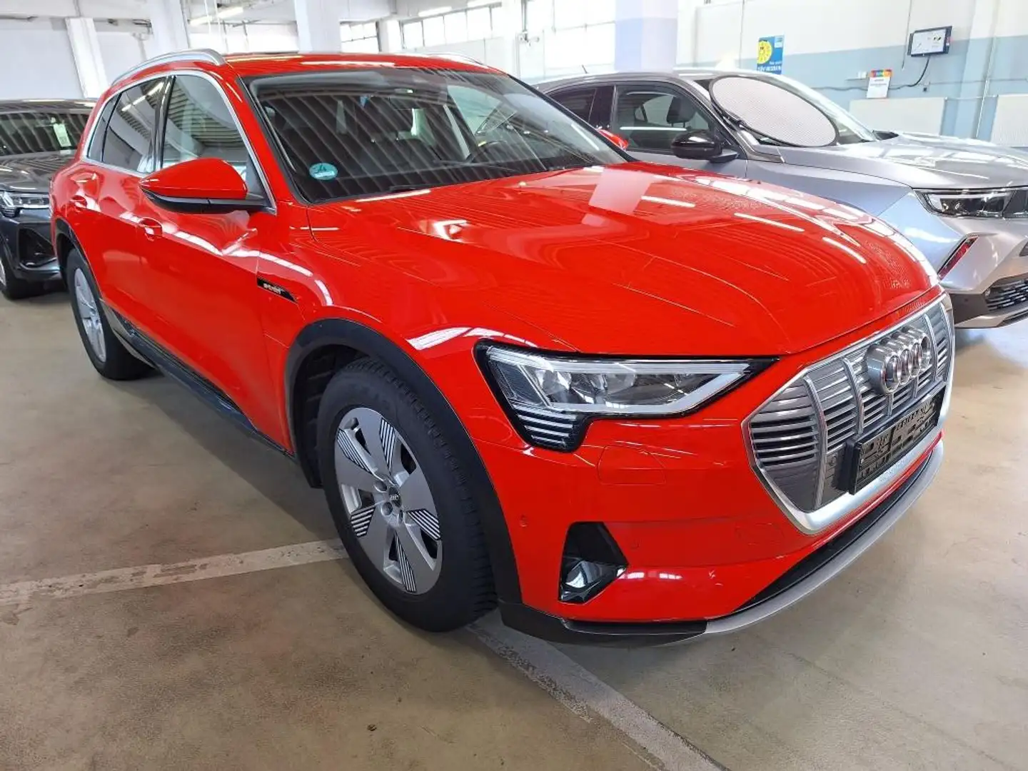 Audi e-tron 55 quattro advanced PANO*AHK*ACC*AMBIENTE Rood - 2