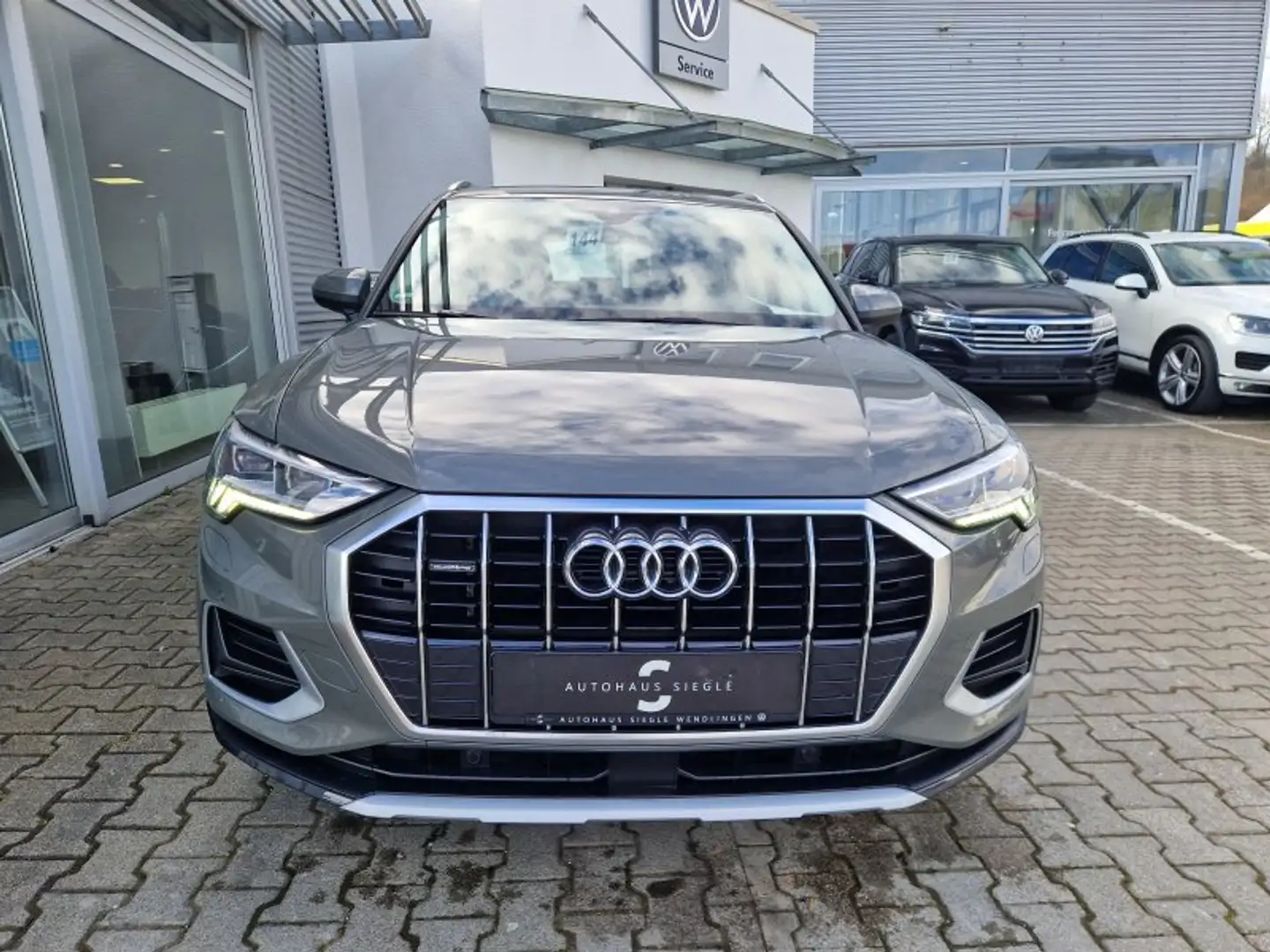 Audi Q3 40 2.0 TDI quattro advanced S-tronic Navi ACC Matr Grau - 2