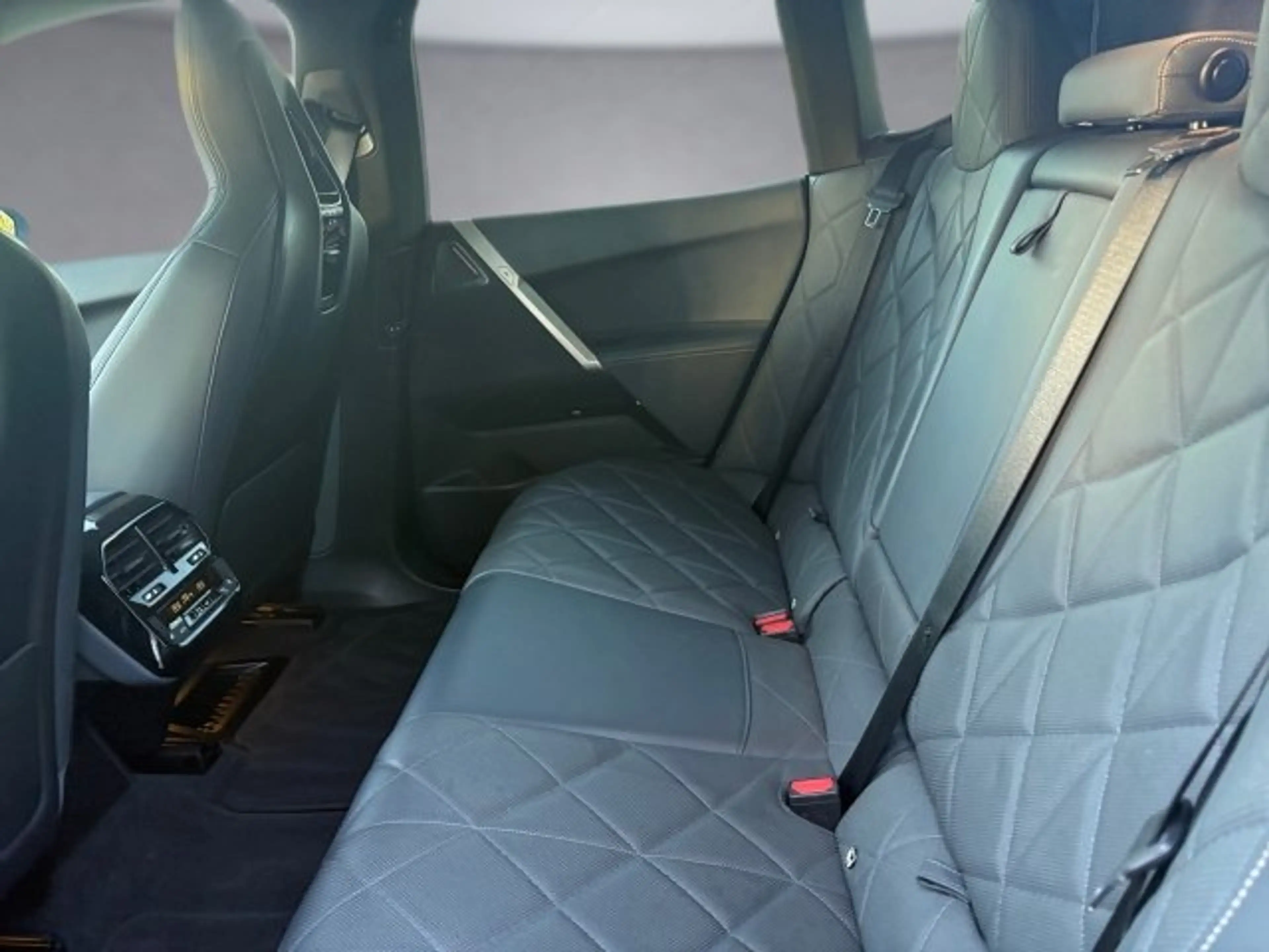 BMW iX xDrive40 I20 XE2 — photo 10