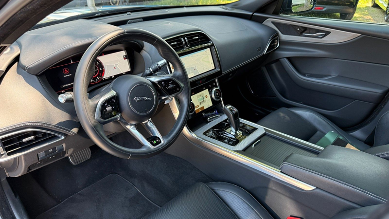 Jaguar XE R-Dynamic SE/360°/PANO/ACC/LED — photo 9