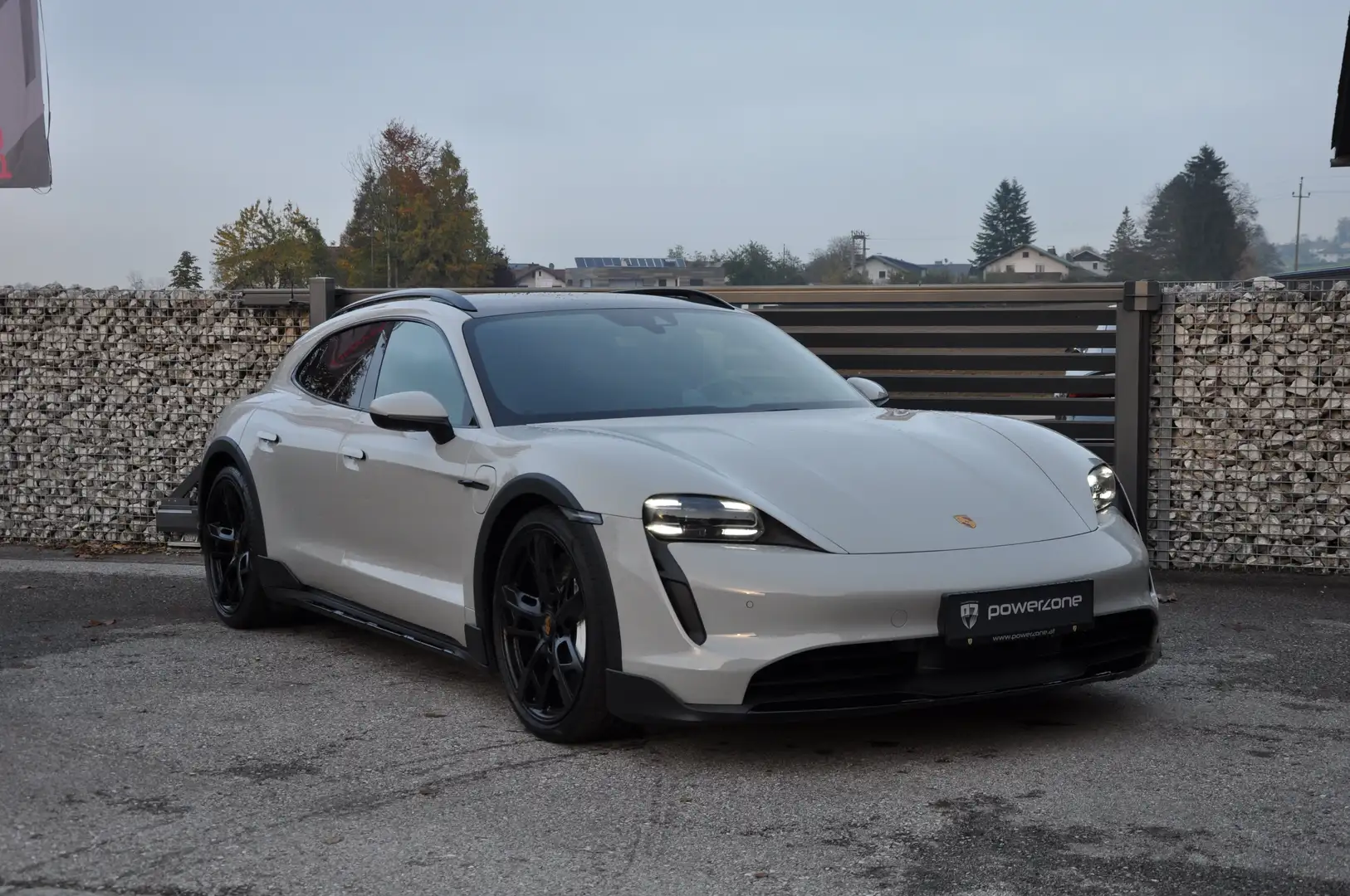 Porsche Taycan Cross Turismo 4 93,4 kWh Sportsitze OFFROAD Paket Grau - 1