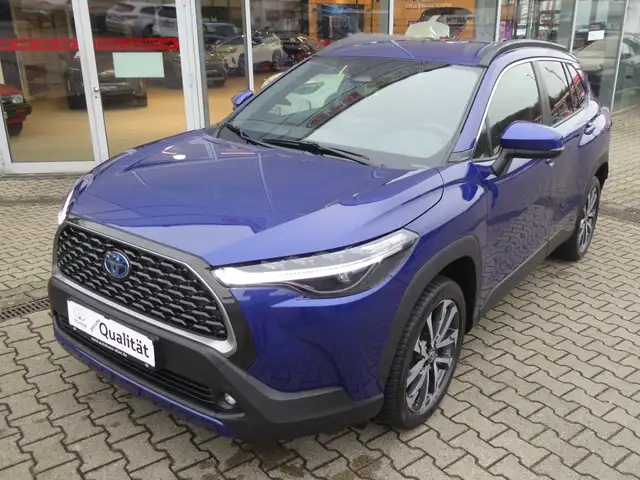 Toyota Corolla Cross 2.0 Hybrid 4x2 Team-D + AHK + Allwetterreifen