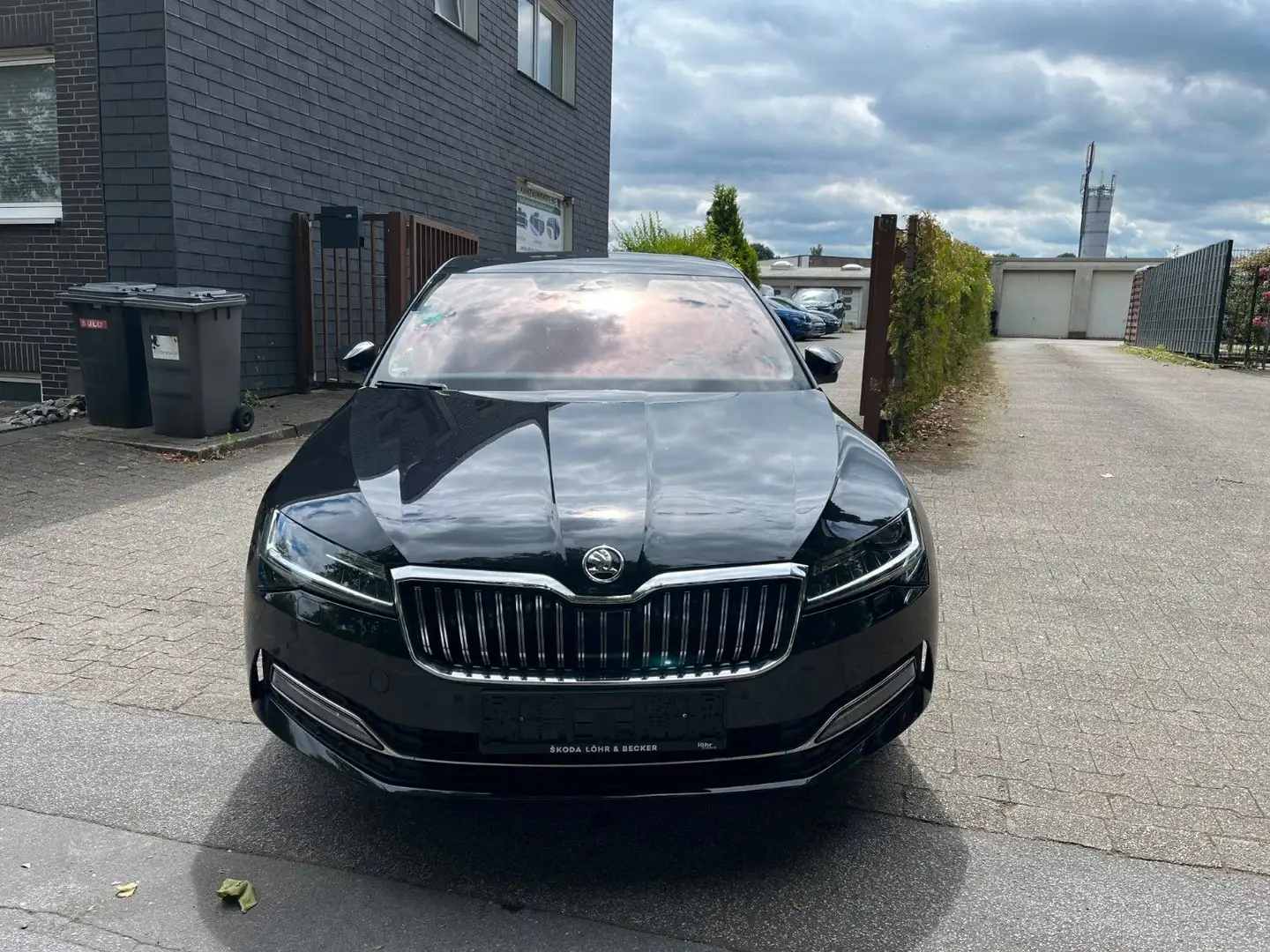 Skoda Superb Lim DSG Style 1.5TSI CARPLAY NAVI LED Schwarz - 2