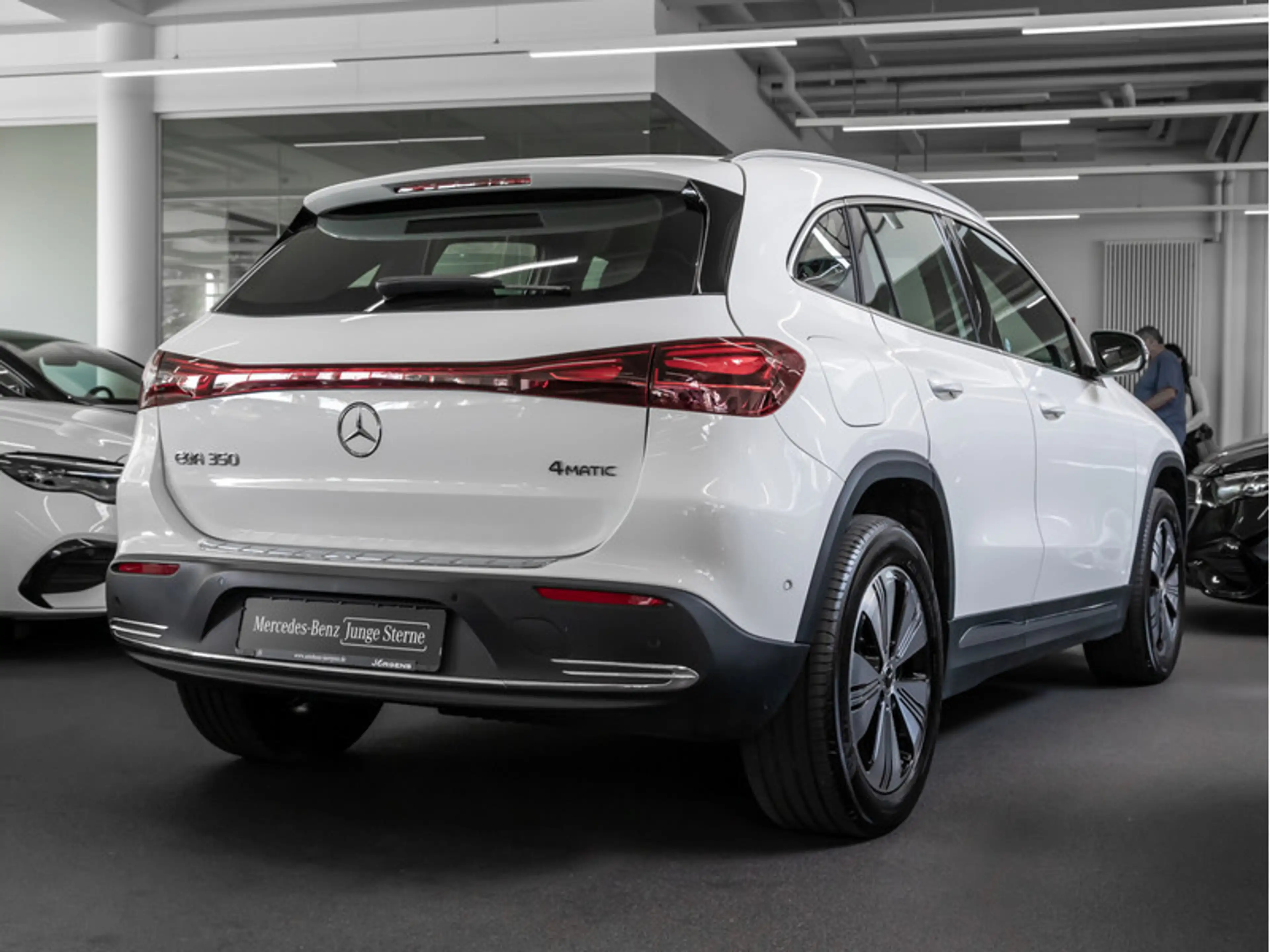Mercedes-Benz EQA 350 4MATIC Pano+Progressive+Ambiente+AHK+Cam — photo 4