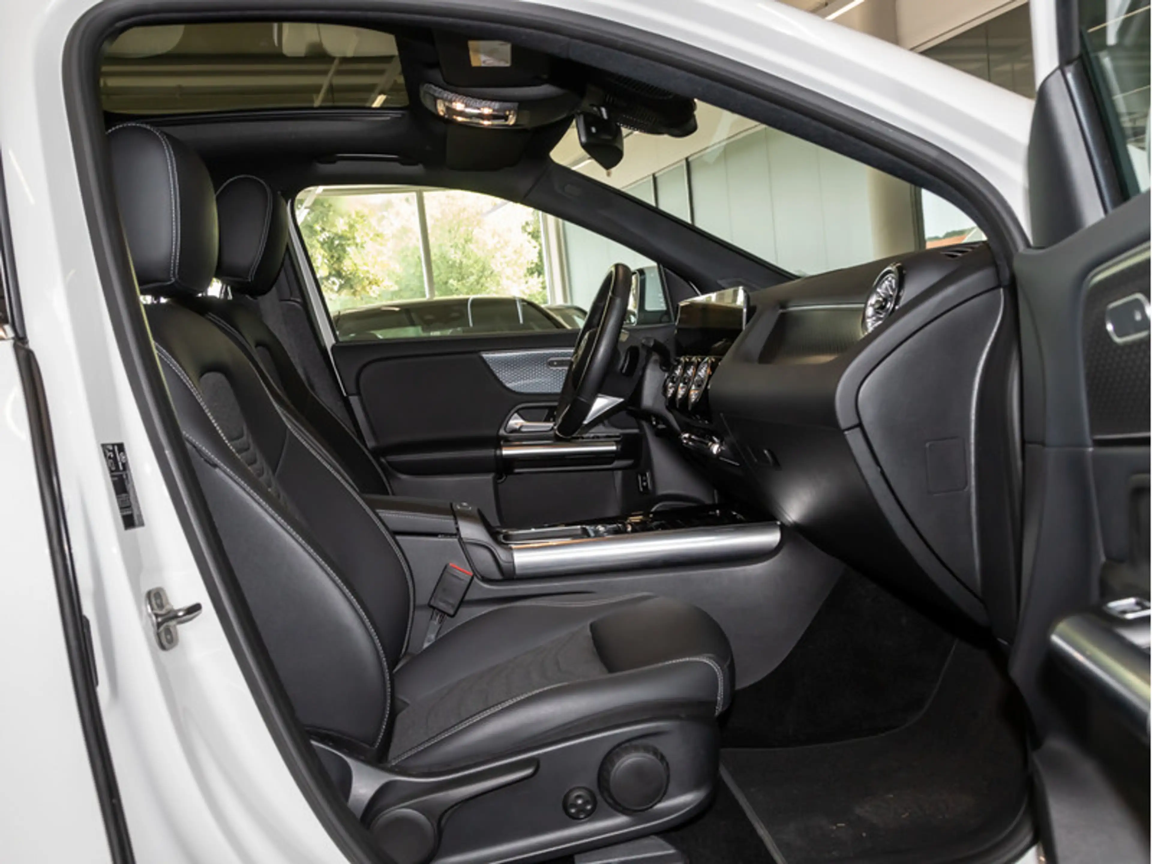 Mercedes-Benz EQA 350 4MATIC Pano+Progressive+Ambiente+AHK+Cam — photo 9