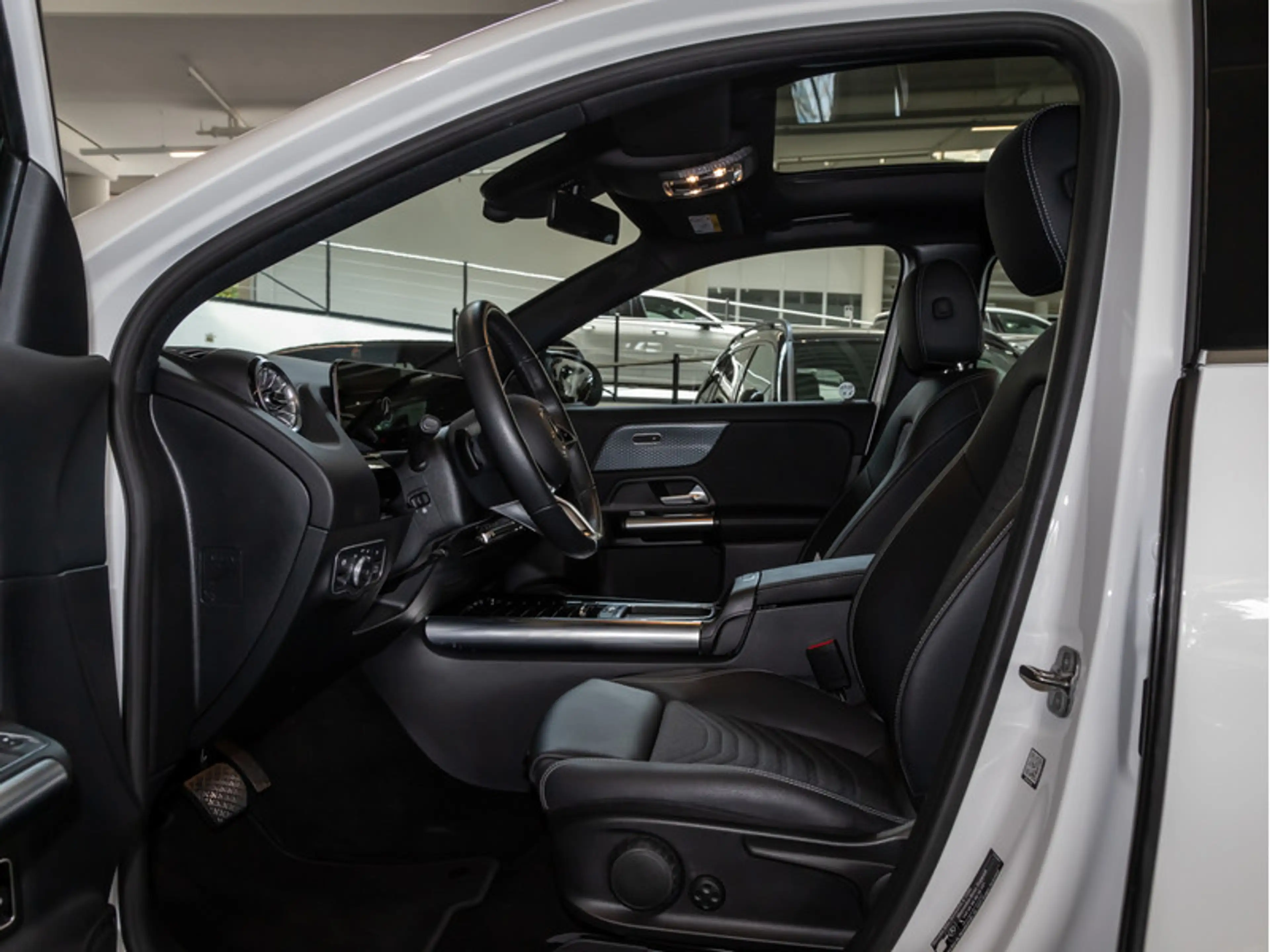 Mercedes-Benz EQA 350 4MATIC Pano+Progressive+Ambiente+AHK+Cam — photo 12