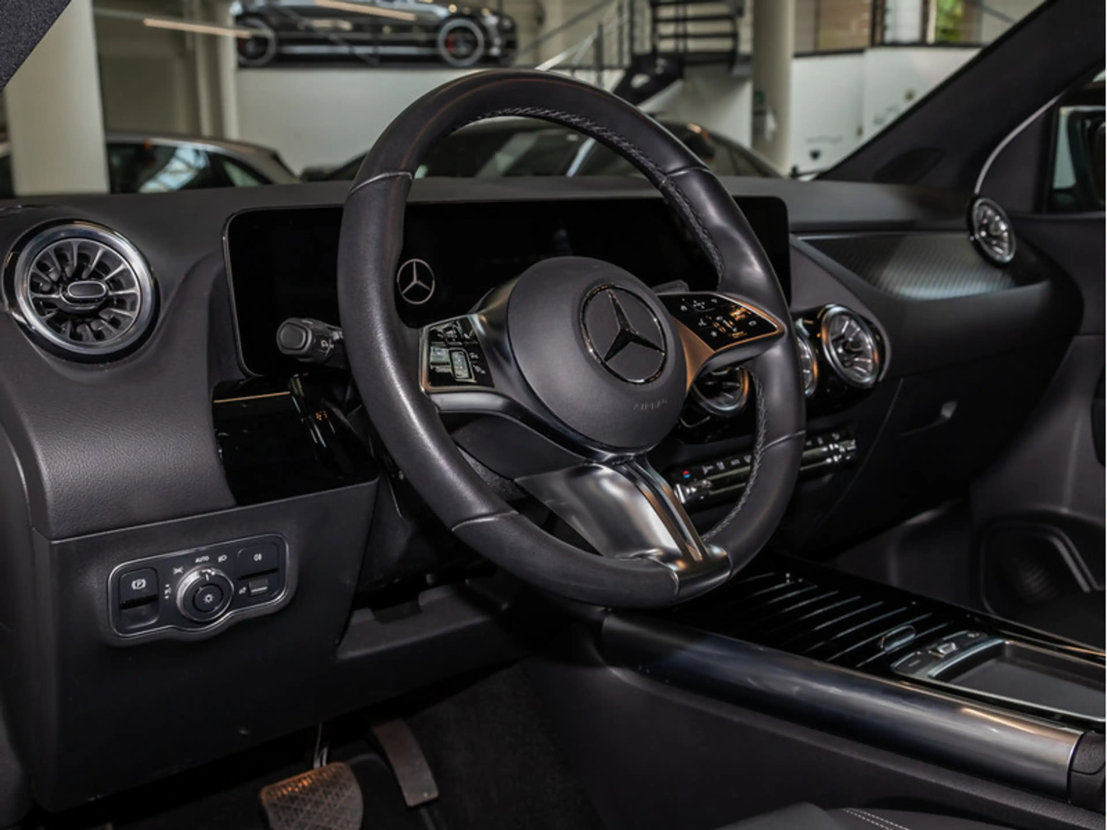 Mercedes-Benz EQA 350 4MATIC Pano+Progressive+Ambiente+AHK+Cam — photo 13