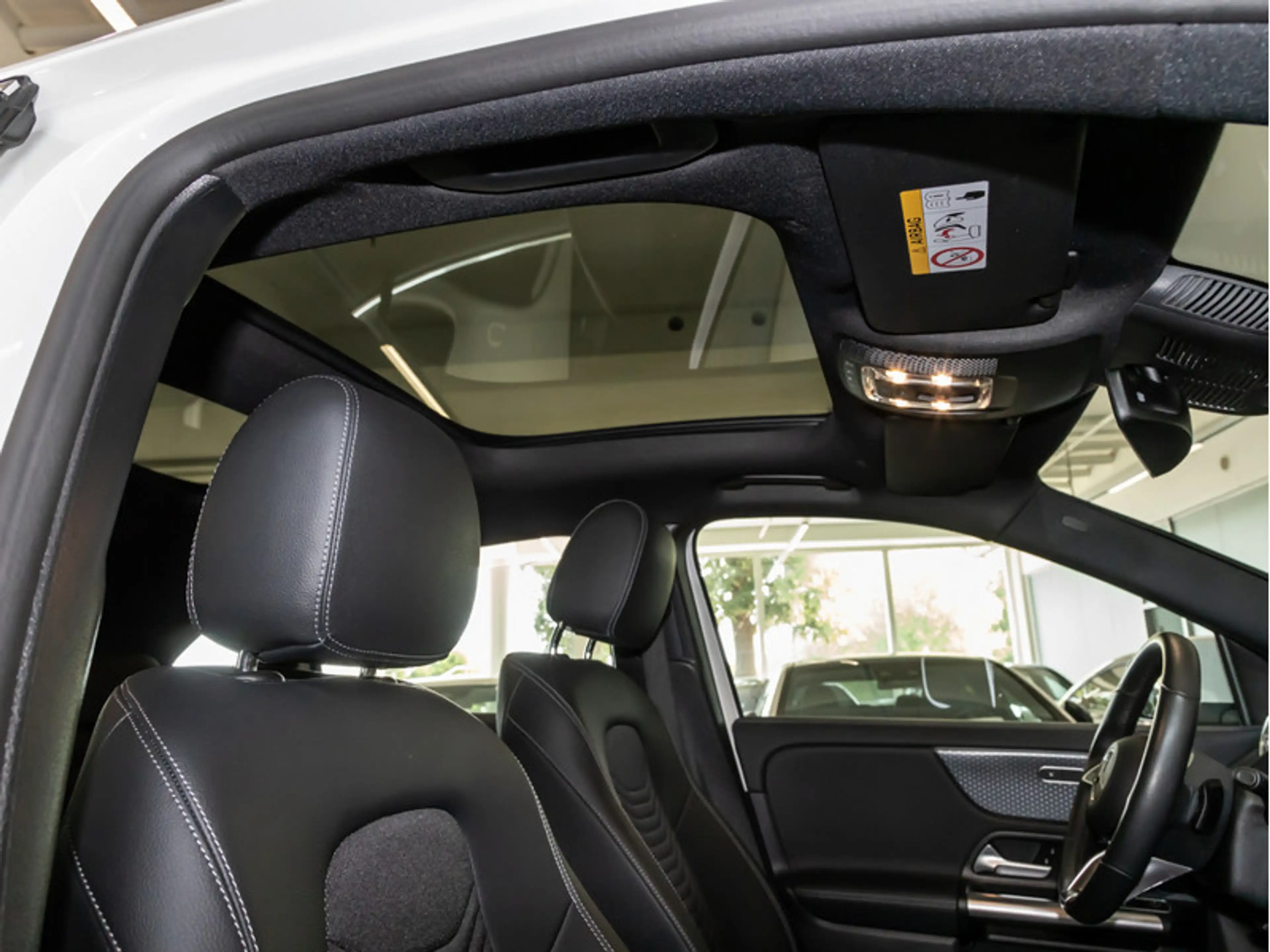 Mercedes-Benz EQA 350 4MATIC Pano+Progressive+Ambiente+AHK+Cam — photo 11