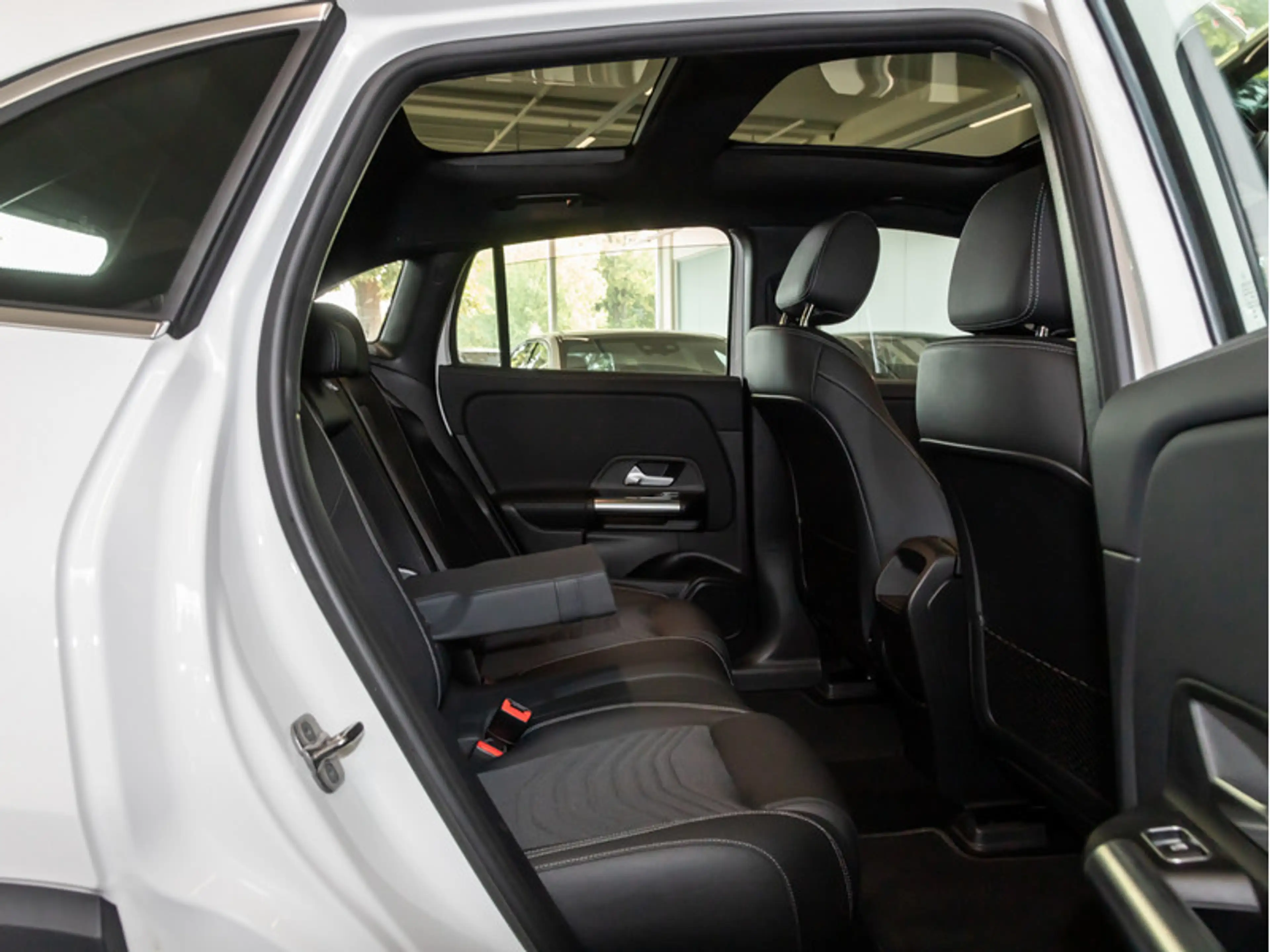 Mercedes-Benz EQA 350 4MATIC Pano+Progressive+Ambiente+AHK+Cam — photo 10