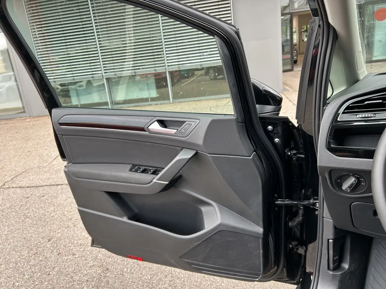 Volkswagen Touran 2.0 TDI DSG Comfortline NAVI LED KAM ACC APP 16