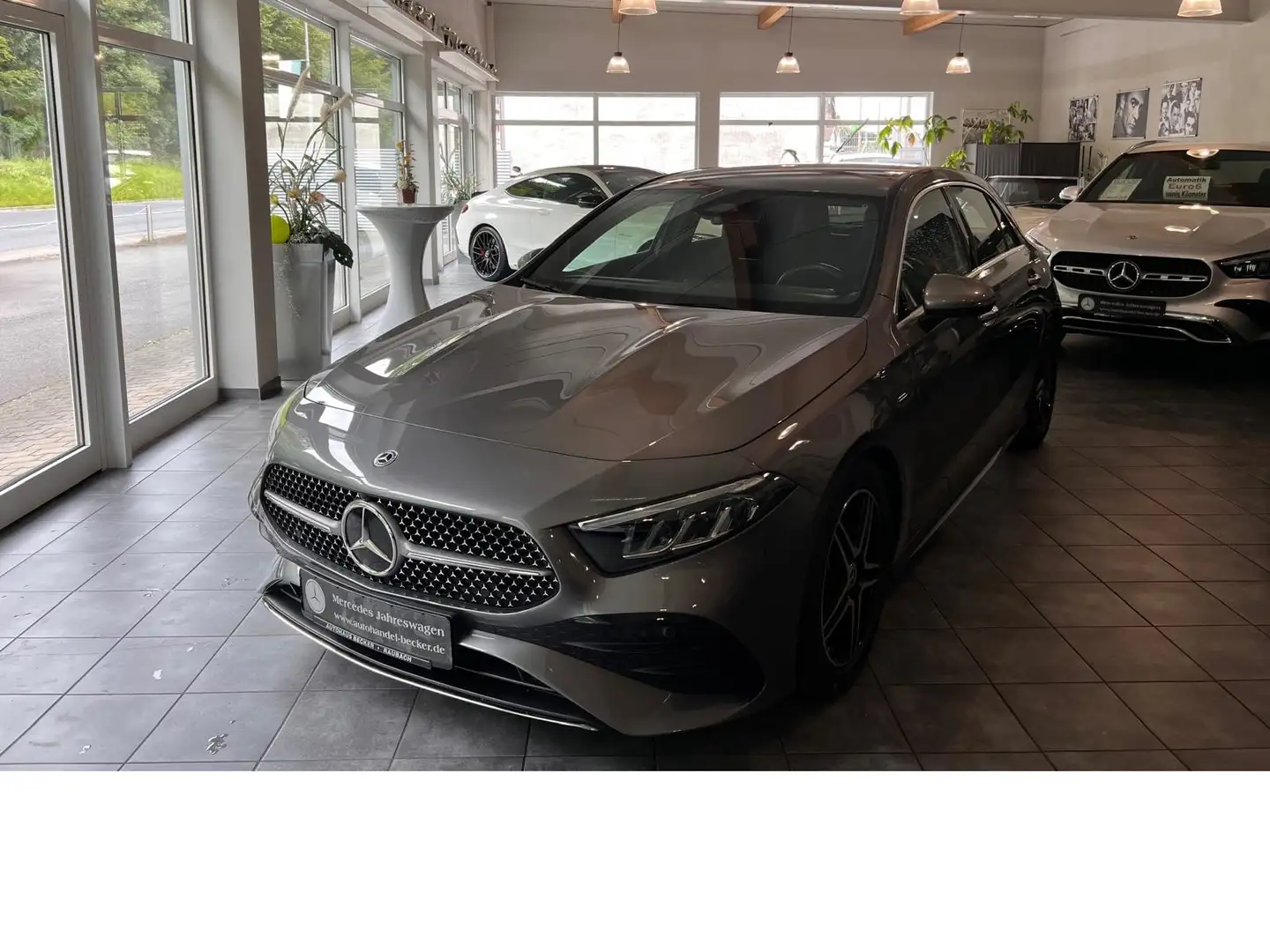 Mercedes-Benz A 180 AMG Advanced Plus *MBUX*Ambiente.*Winterpaket* Grau - 1