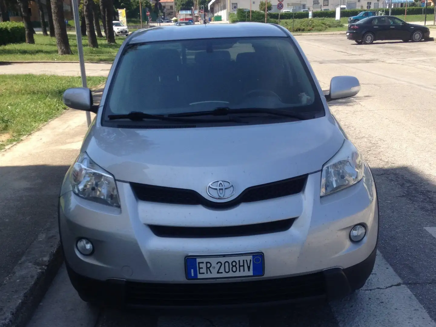 Toyota Urban Cruiser Urban Cruiser 1.4 d-4d Luxury Awd Argento - 2