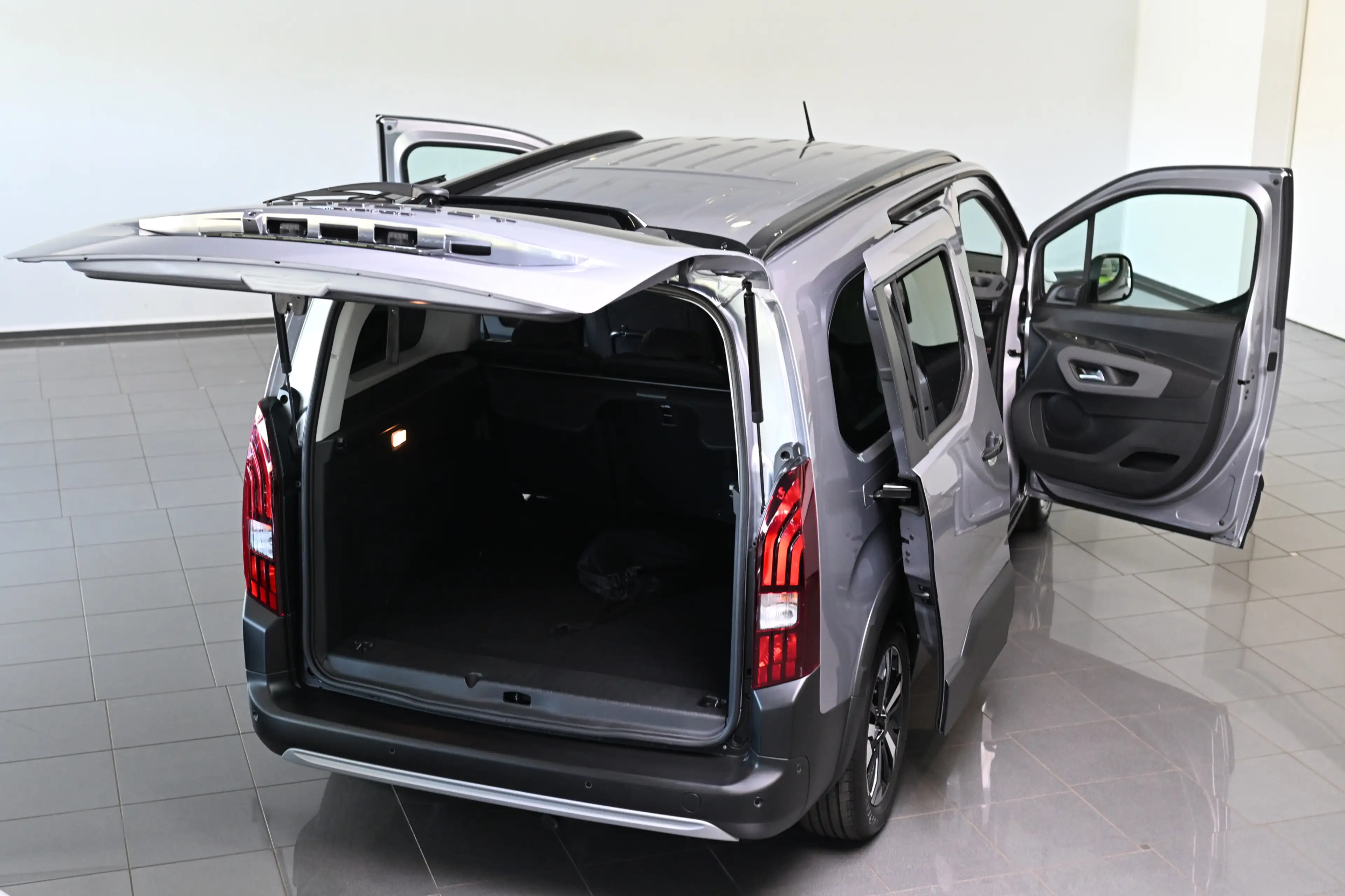 Peugeot e-Rifter GT L2 Navi ACC SHZ AHK-Vorbereitung LED — photo 6