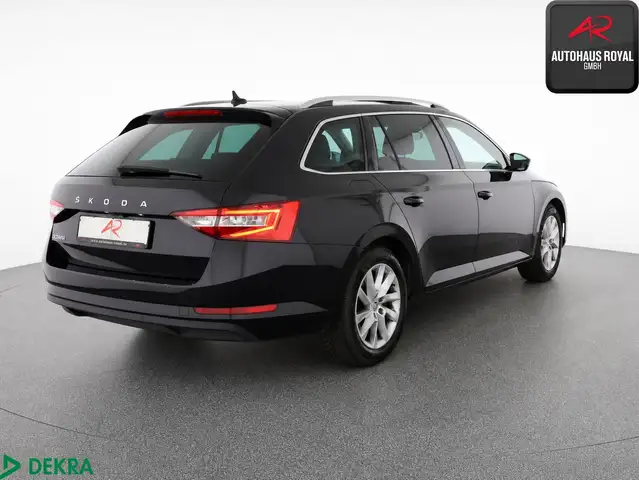 Skoda Superb view 5