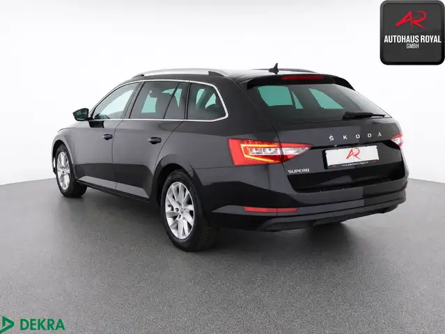 Skoda Superb view 3