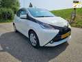 Toyota Aygo 1.0 VVT-i x-play,Navi,Camera,Airco Wit - thumbnail 1