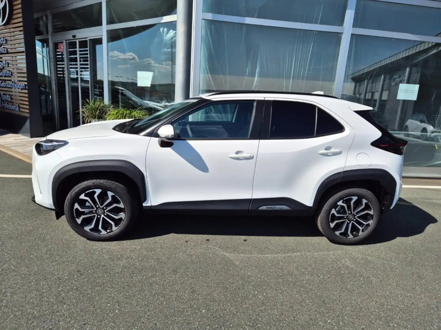 Toyota Yaris Cross - 1,5 l 4x2 HY  Active Drive Weiß - 2