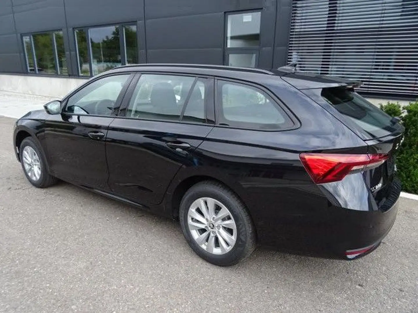 Skoda Octavia Combi 1,5 TSI Selection AHK BFS Lade Kam Schwarz - 2