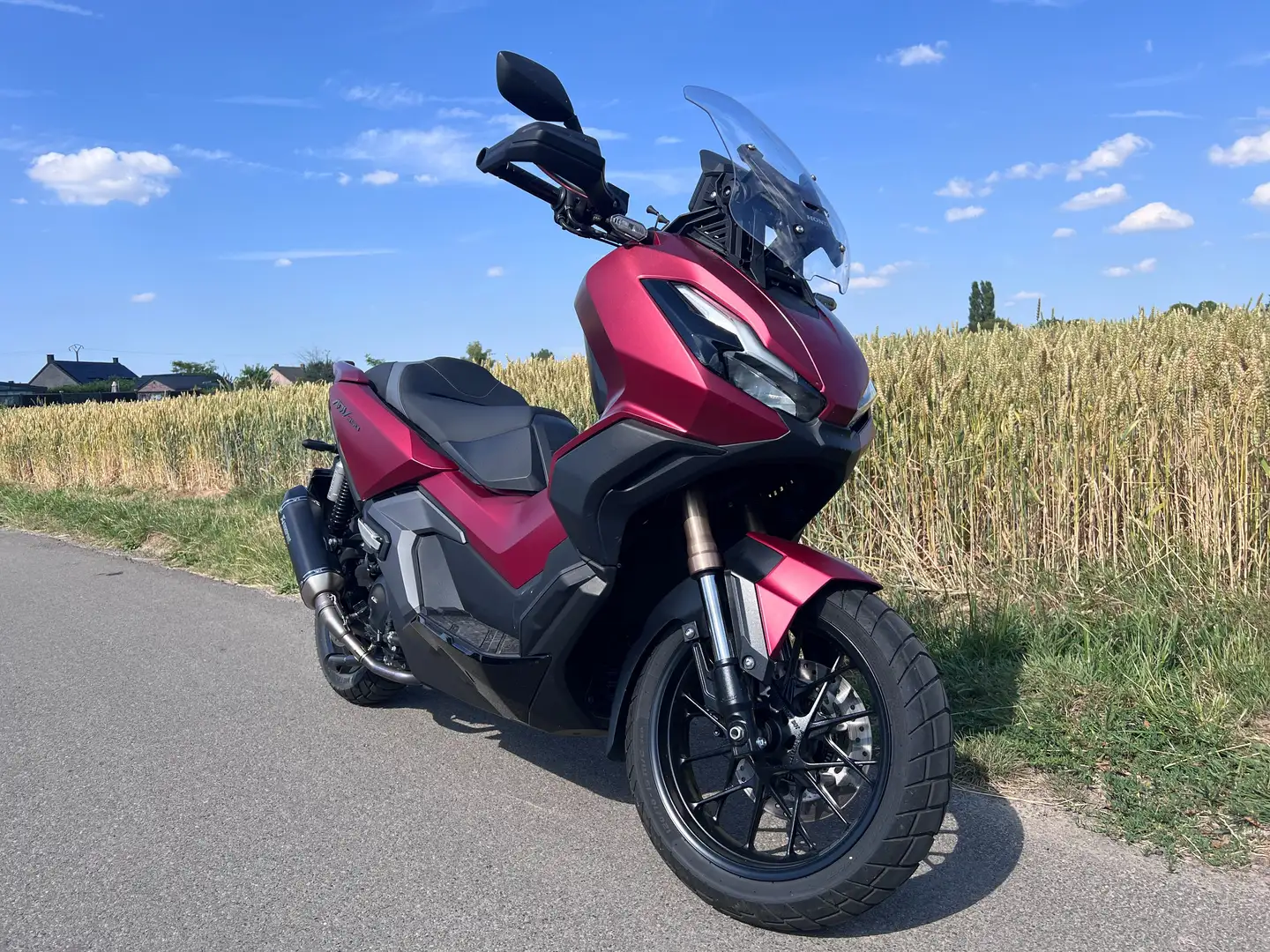 Honda ADV 350 Червоний - 1