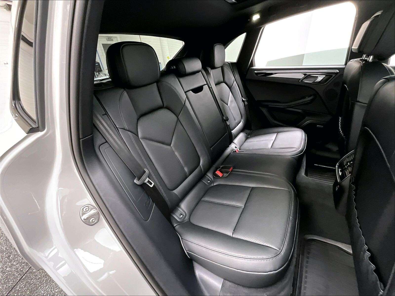 2026 Porsche Macan S thumb 16