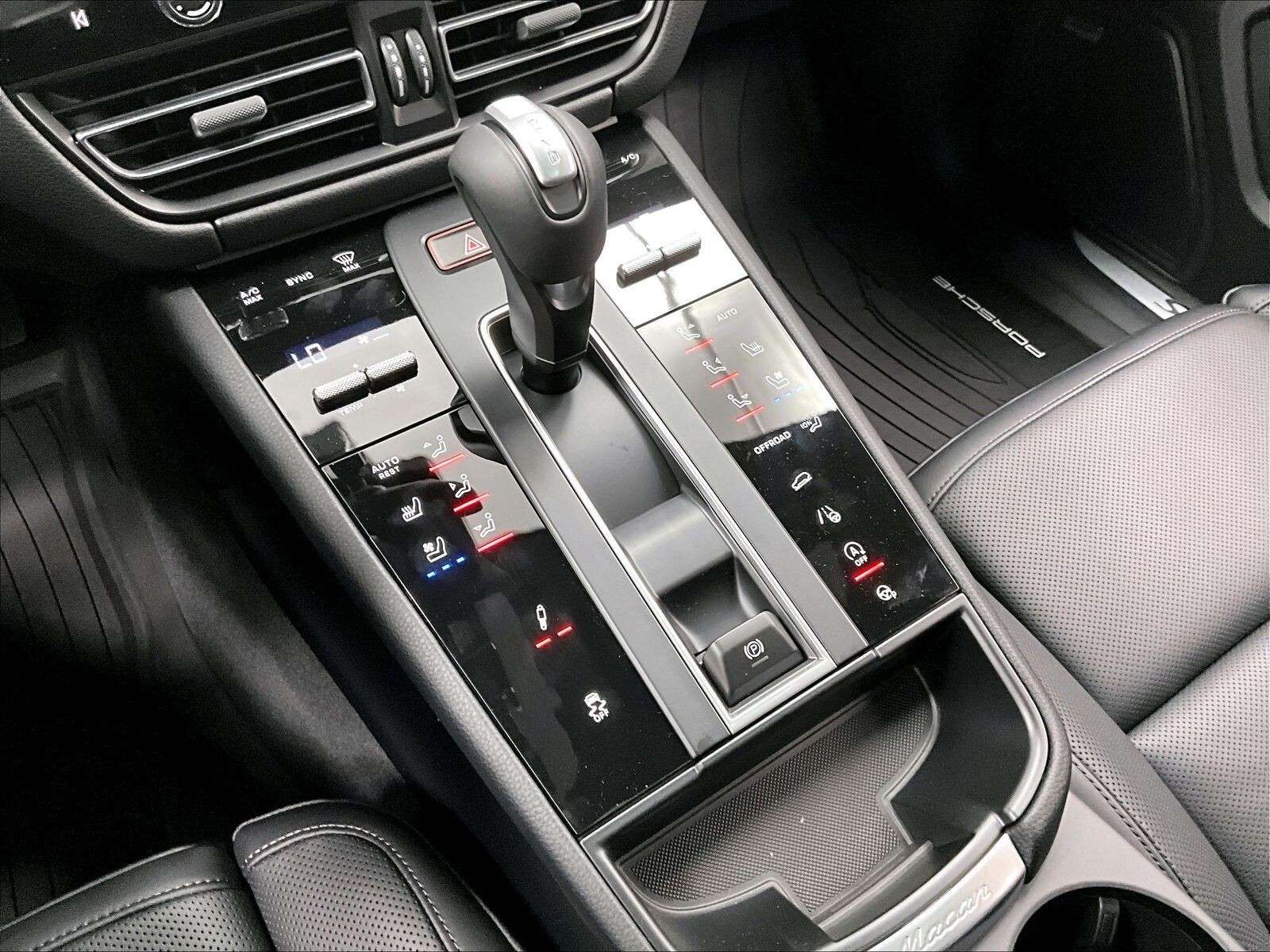 2026 Porsche Macan S thumb 24