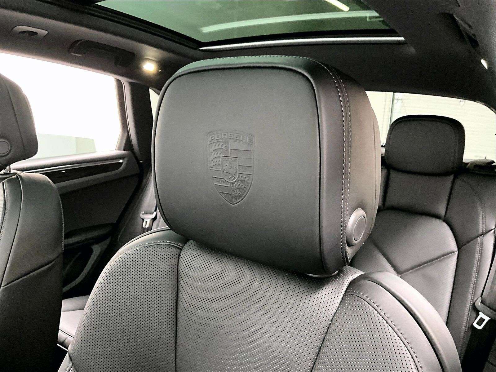 2026 Porsche Macan S thumb 13