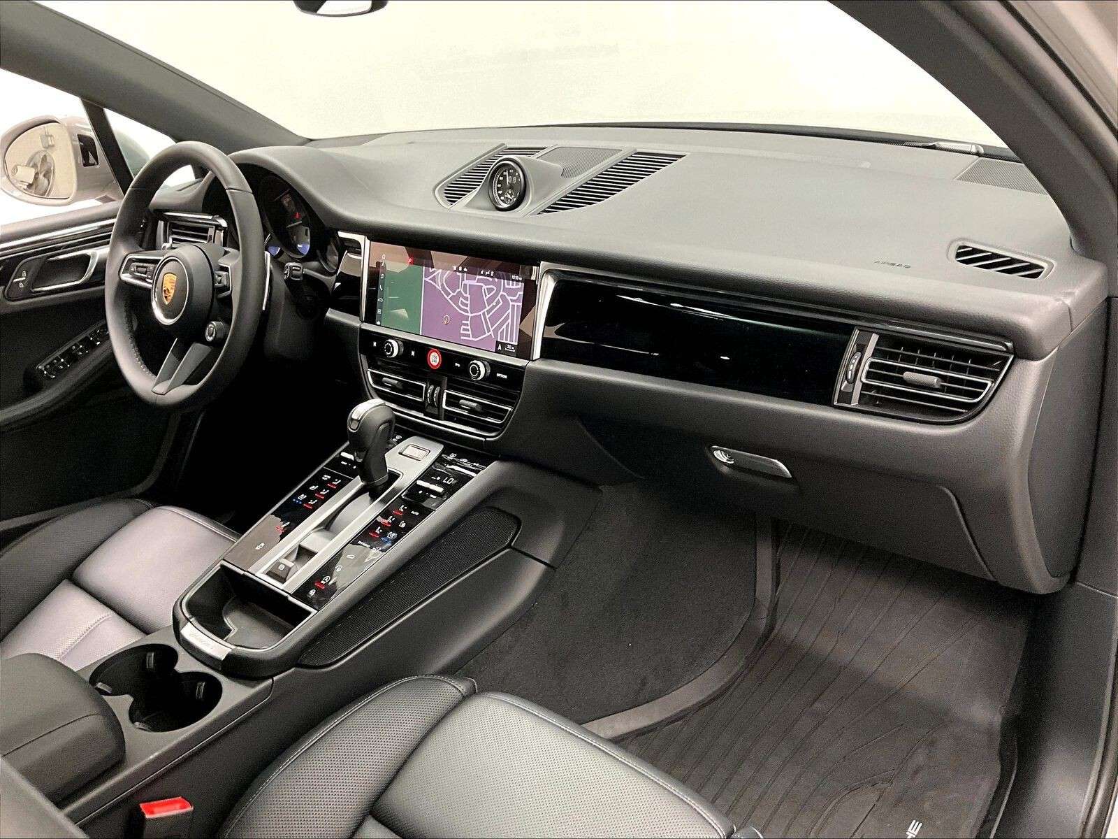 2026 Porsche Macan S thumb 27