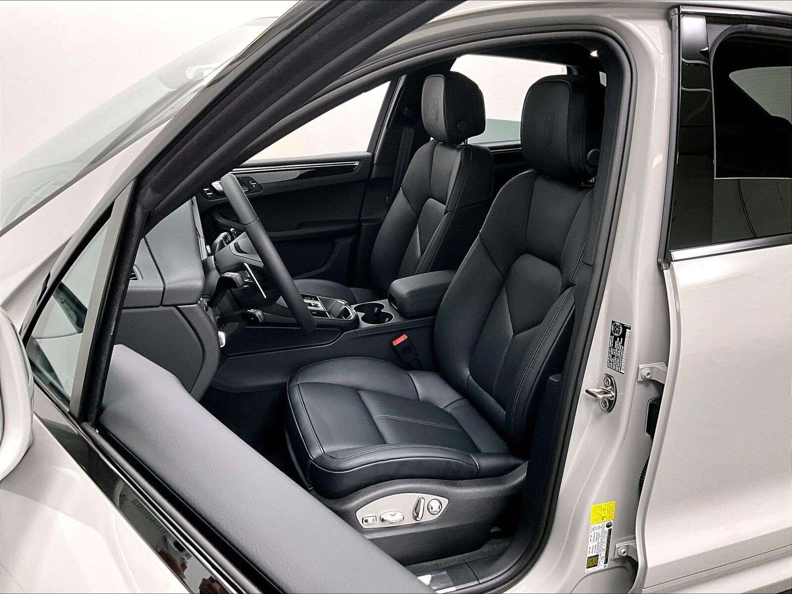 2026 Porsche Macan S thumb 12