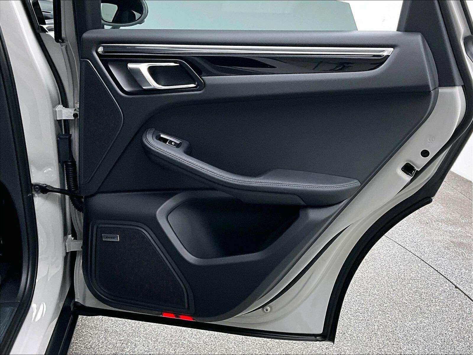 2026 Porsche Macan S thumb 30