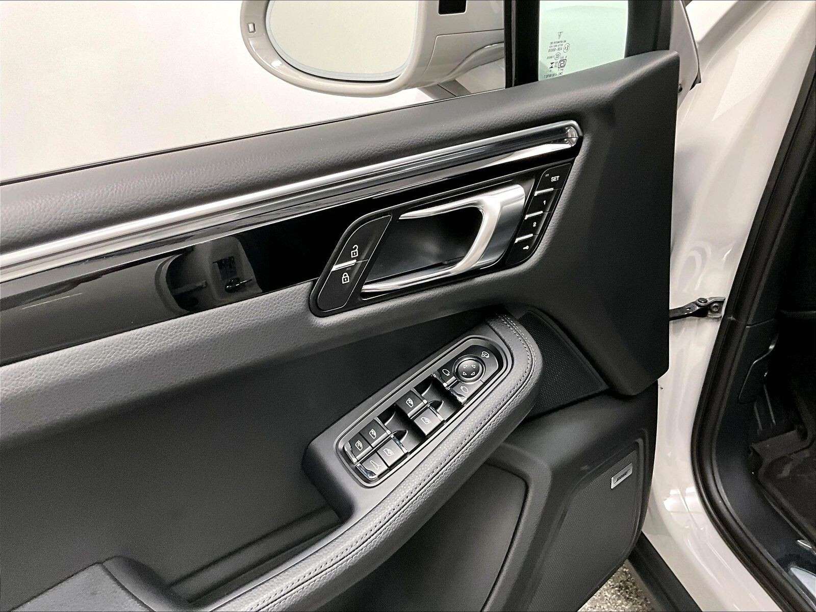 2026 Porsche Macan S thumb 18
