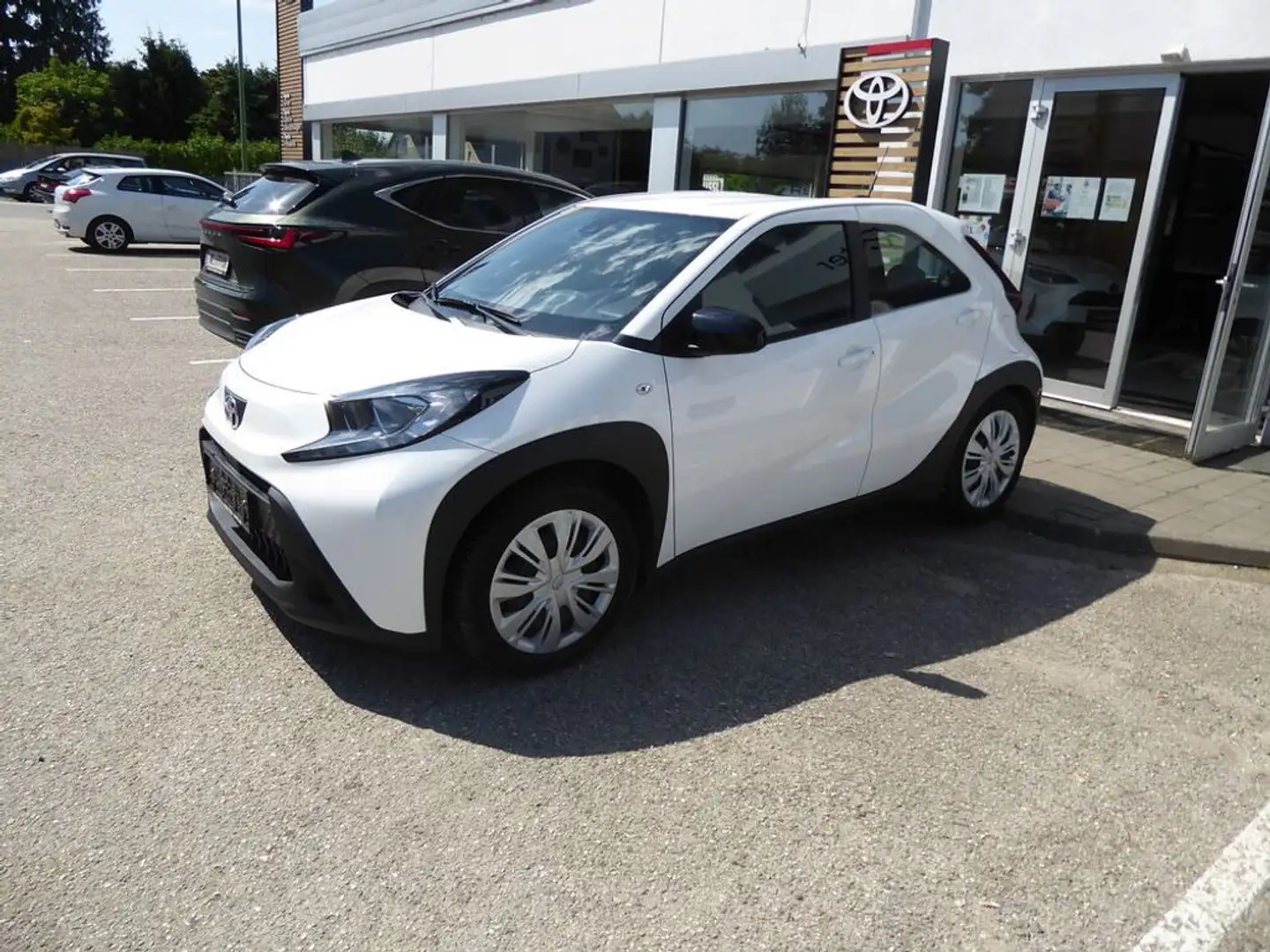 Toyota Aygo X 1,0 VVT-i Play Weiß - 2
