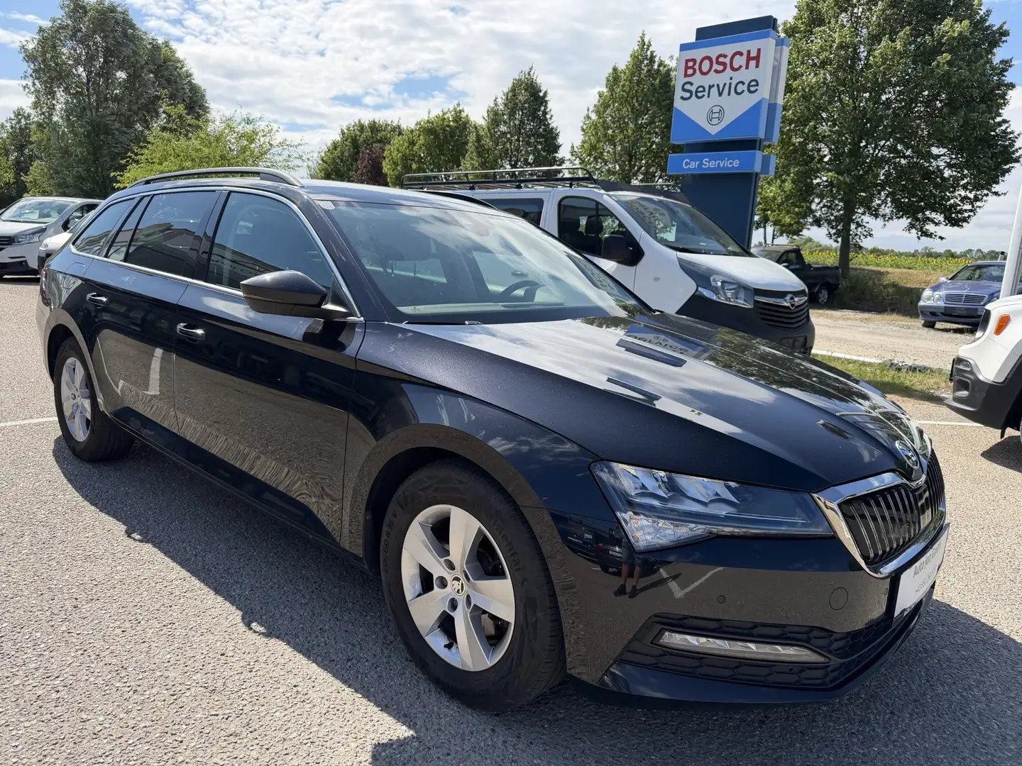 Skoda Superb Ambition Kombi*2,0l TDI*DSG*1Besitz*MwSt.*Pick NEU Schwarz - 2