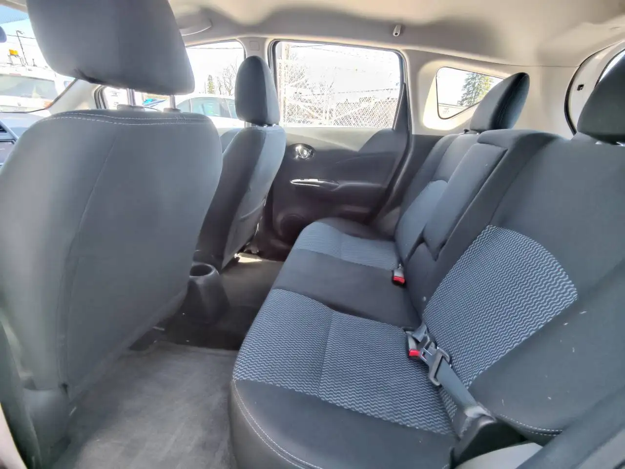 Nissan Versa снимка Nissan Versa