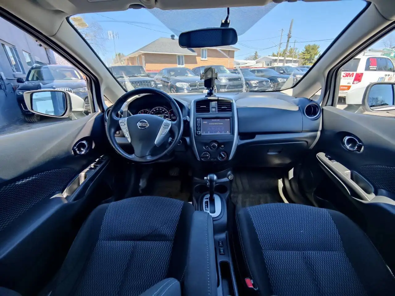 Nissan Versa снимка Nissan Versa