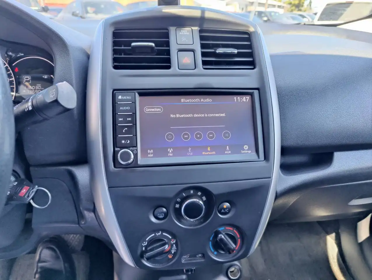 Nissan Versa снимка Nissan Versa