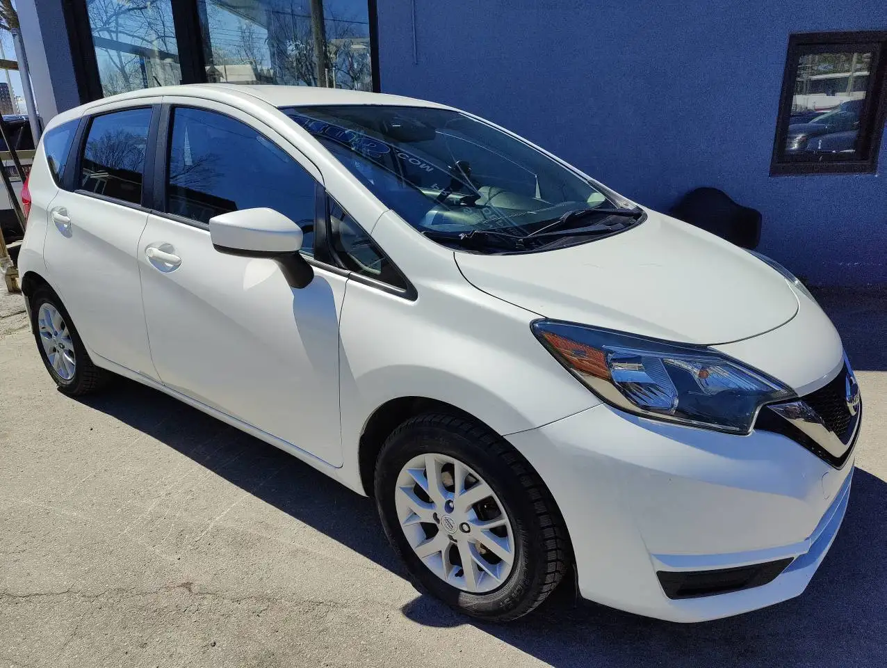 Nissan Versa снимка Nissan Versa