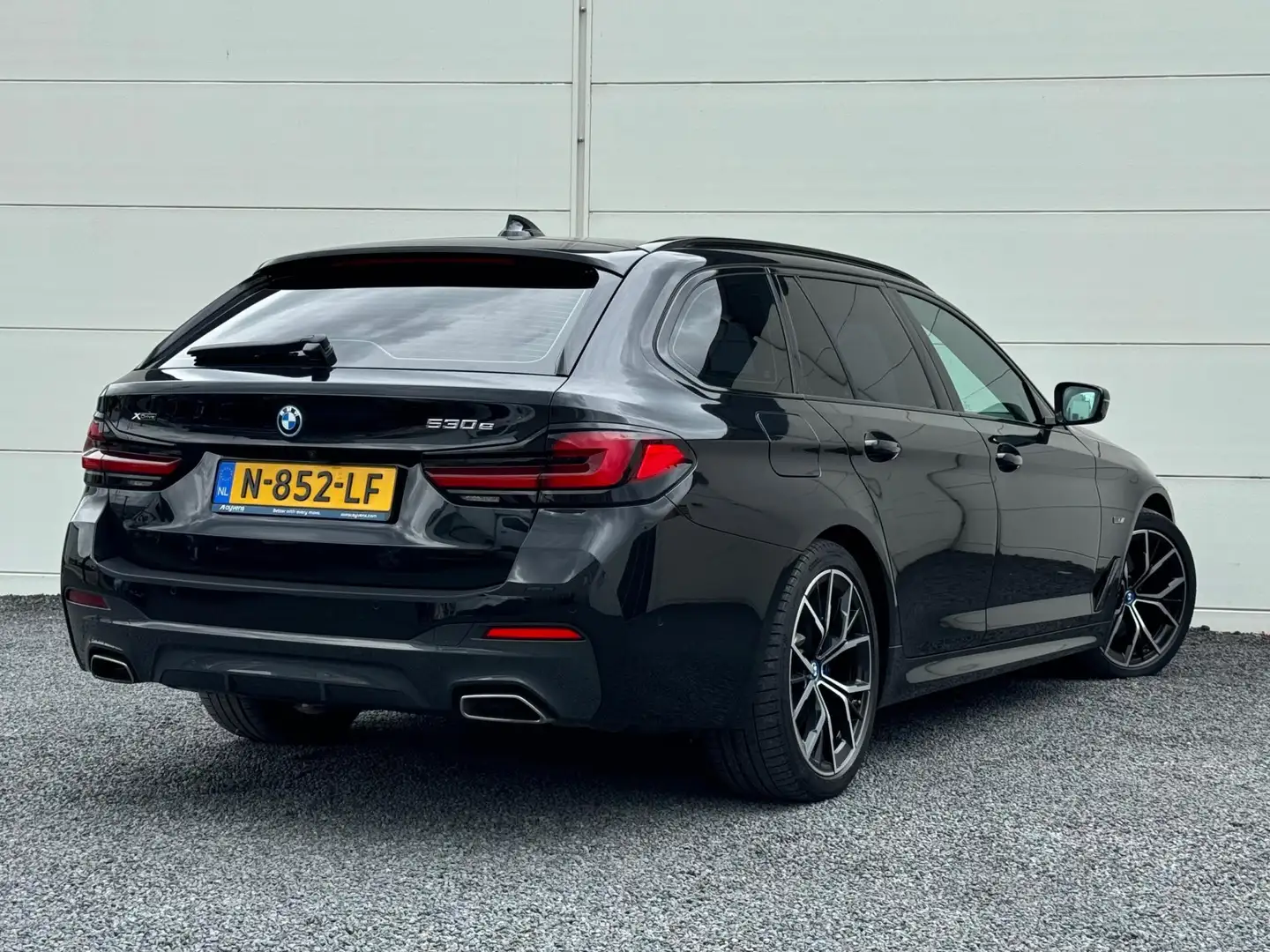BMW 530 5-serie Touring 530e xDrive OrgNL M-Sport Laser HK Zwart - 2