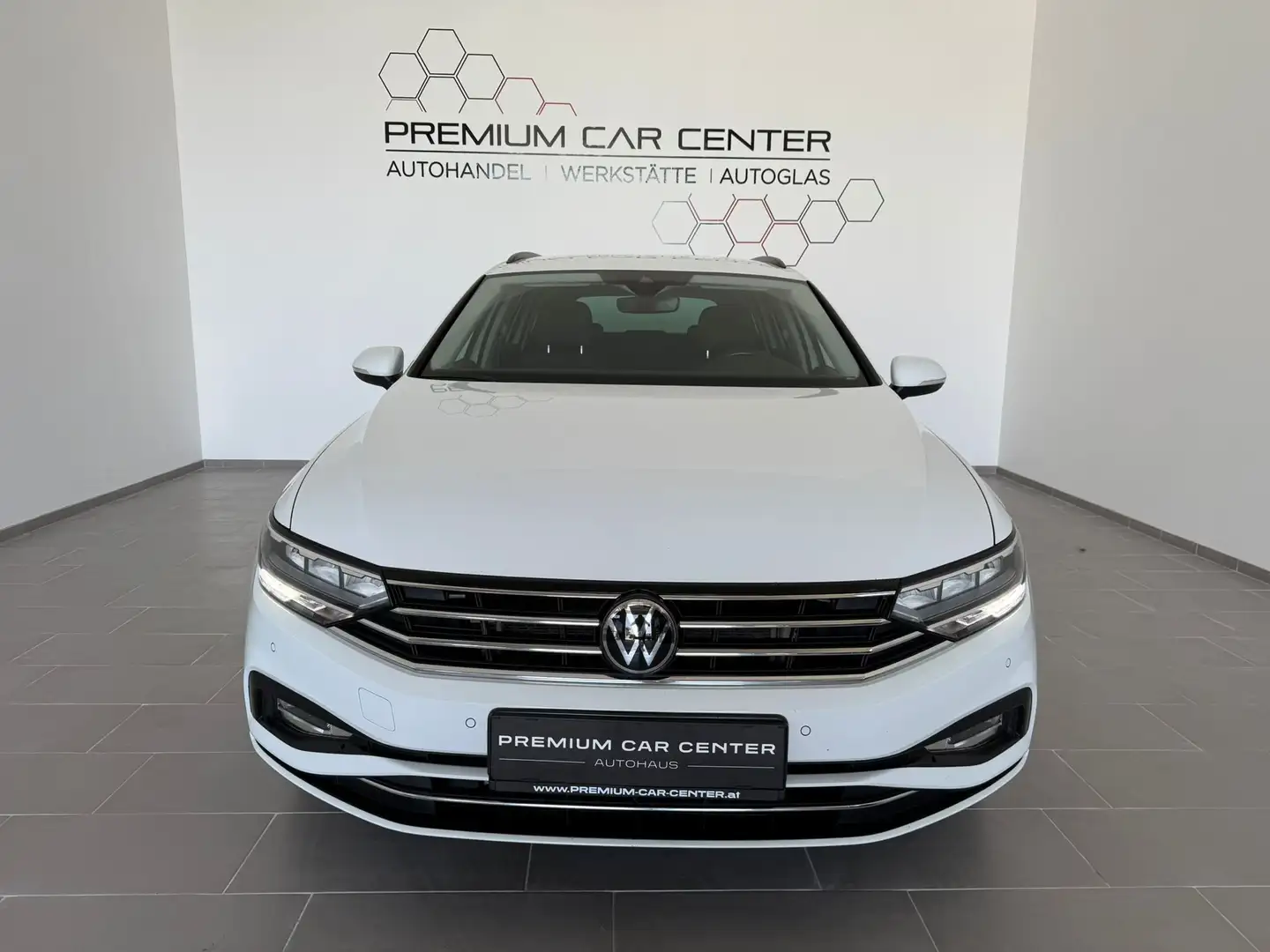 Volkswagen Passat Variant Business 2,0 SCR TDI DSG LED // NAVI // TOUCH Wit - 2