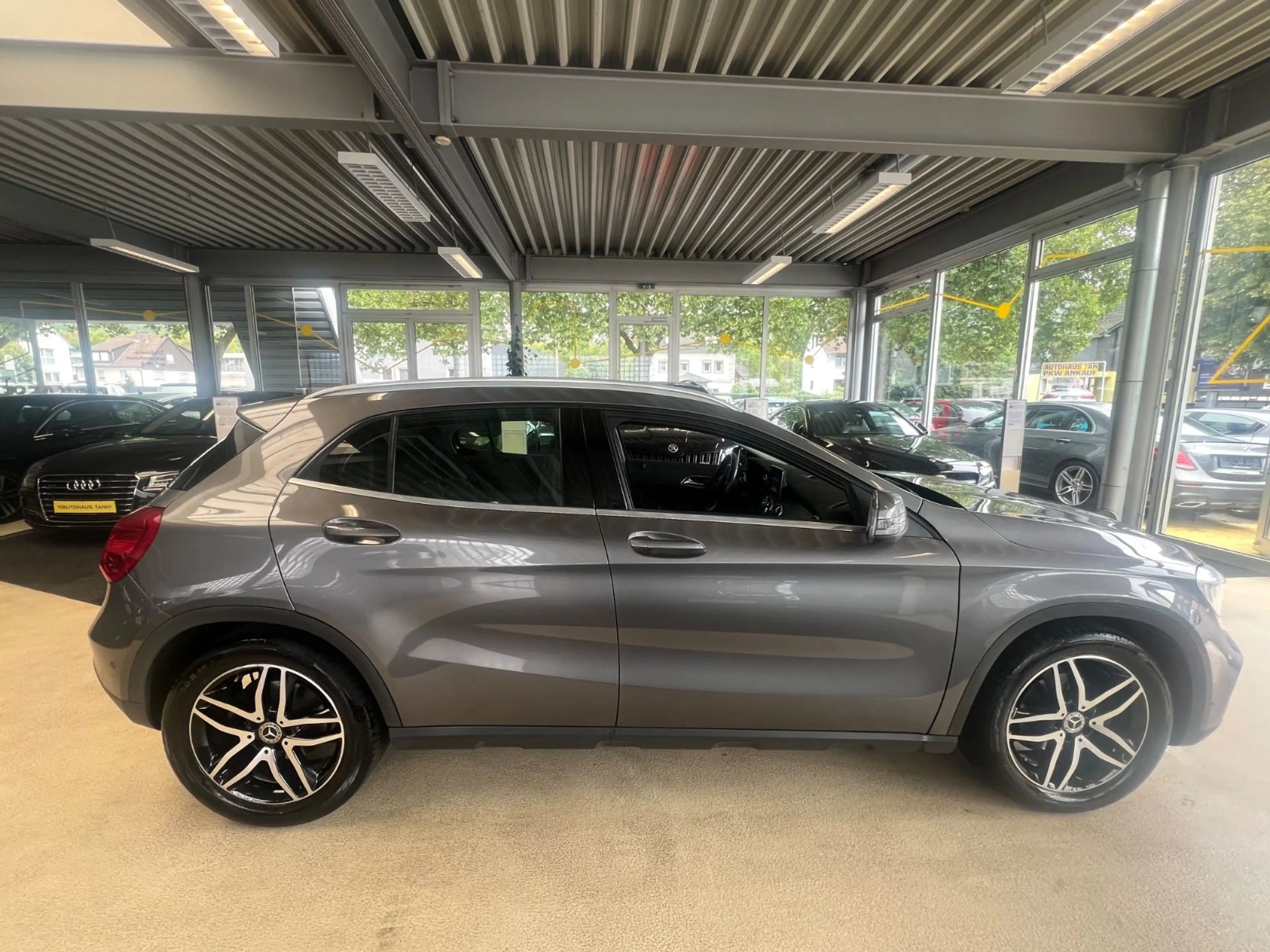 Mercedes-Benz GLA 200 * SPORT-LINE URBAN  * 1.HAND * — photo 8