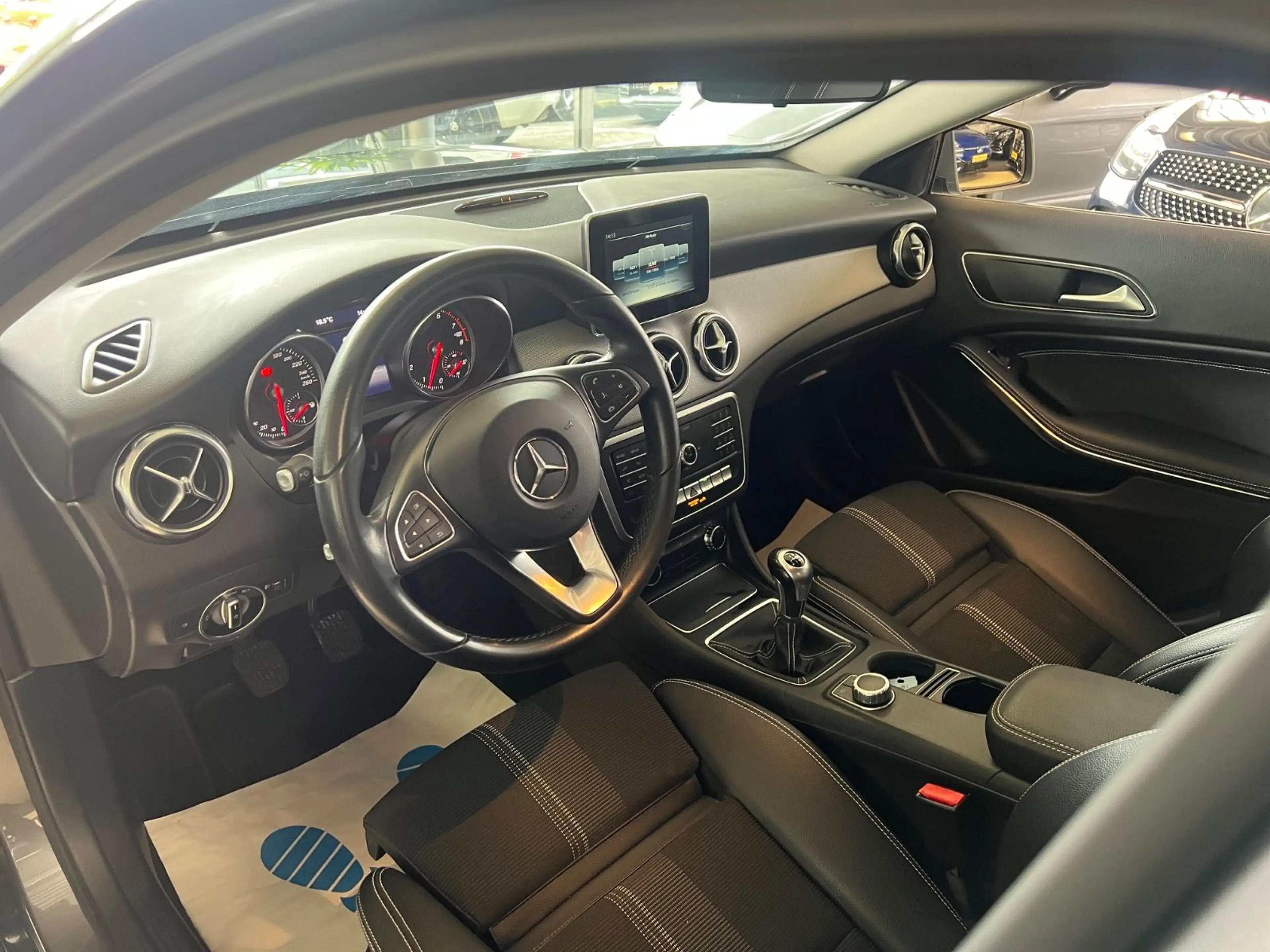 Mercedes-Benz GLA 200 * SPORT-LINE URBAN  * 1.HAND * — photo 12