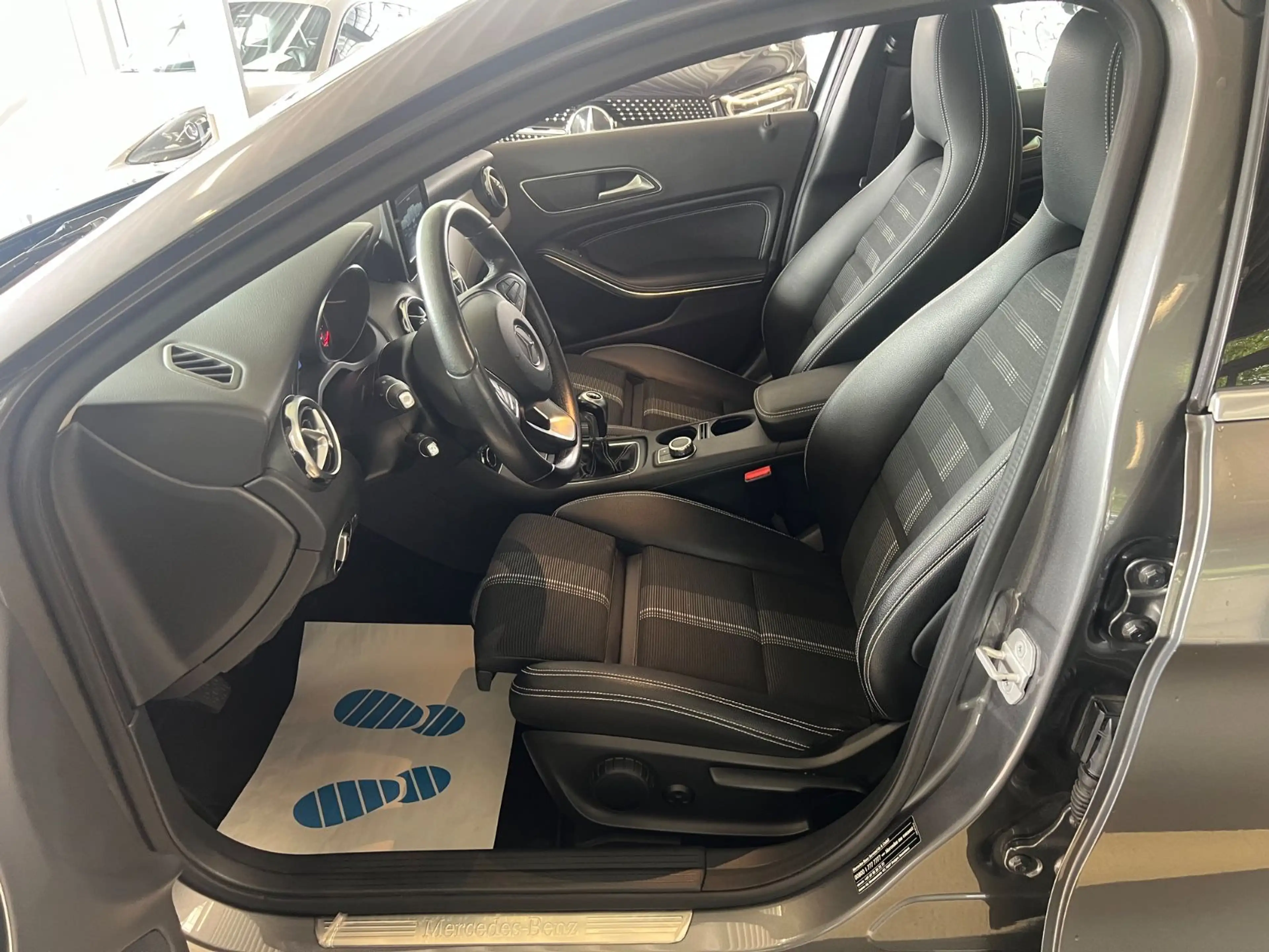 Mercedes-Benz GLA 200 * SPORT-LINE URBAN  * 1.HAND * — photo 11