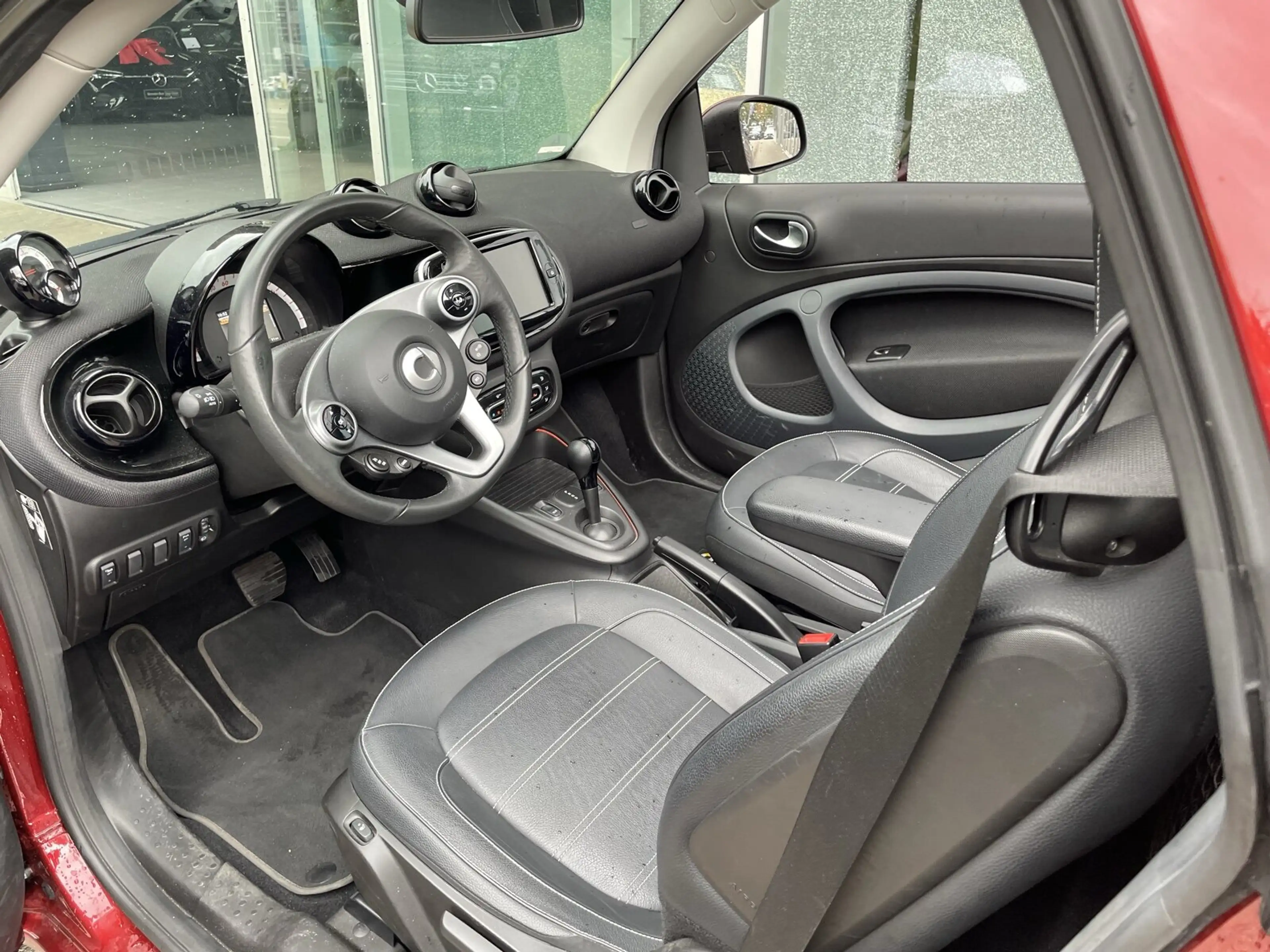 smart forTwo EQ  cabrio  Autom./Klima/Sitzhzg./Zusatzhz./MF-Lenkrad/BC/Tempomat/L-R Sensor/Leder/eFH./Abgasreinigung D4 — photo 12