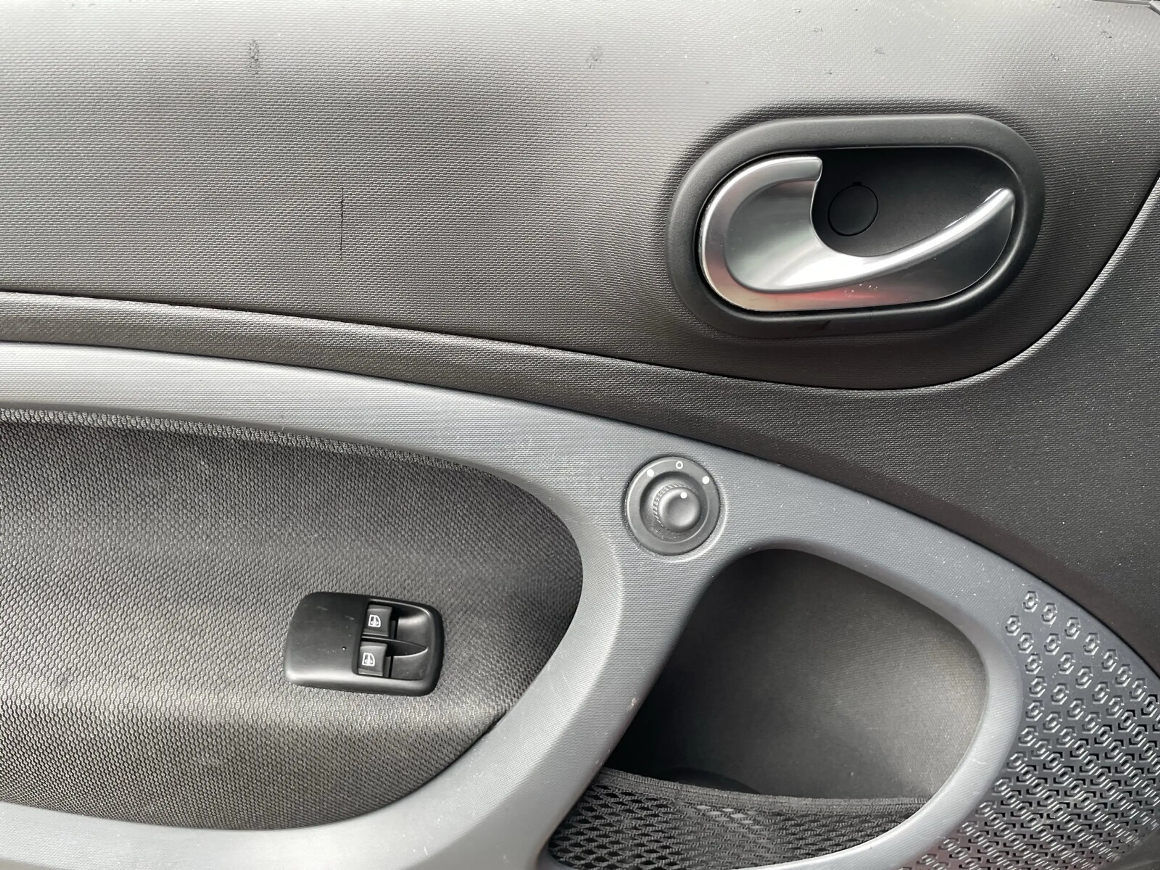smart forTwo EQ  cabrio  Autom./Klima/Sitzhzg./Zusatzhz./MF-Lenkrad/BC/Tempomat/L-R Sensor/Leder/eFH./Abgasreinigung D4 — photo 13