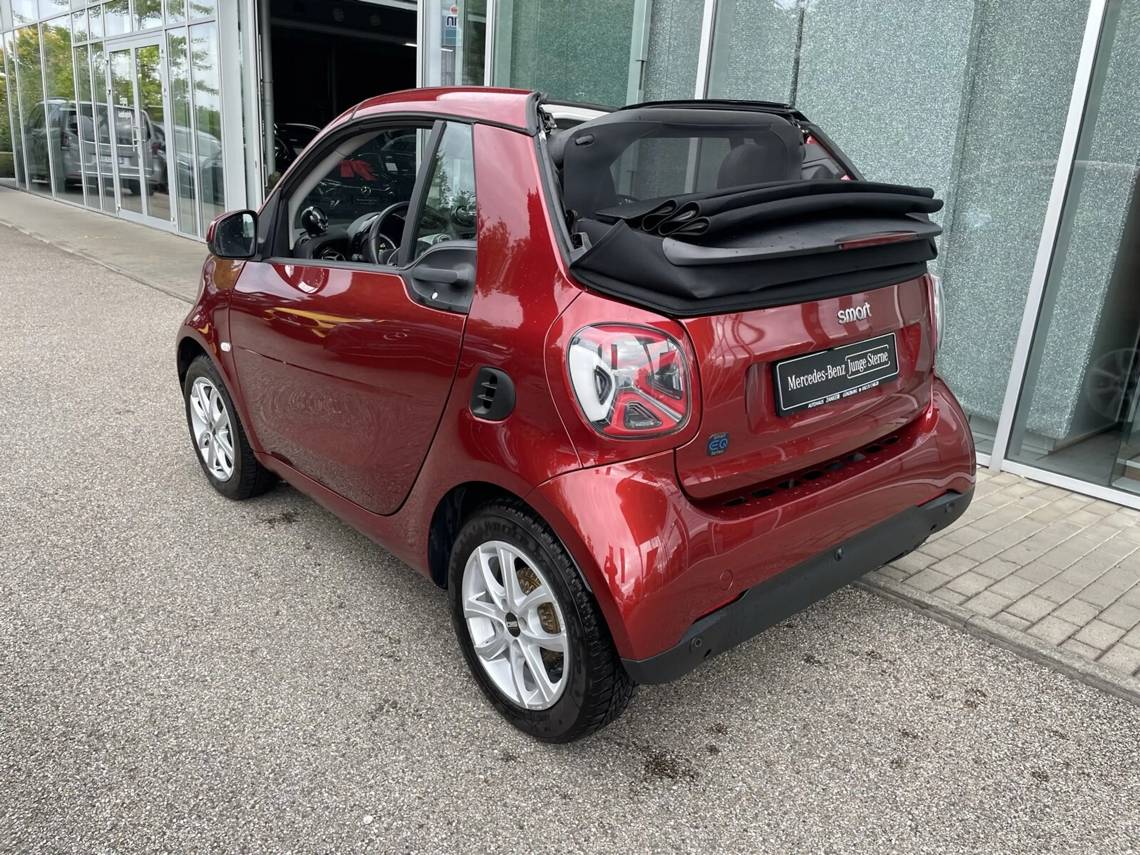 smart forTwo EQ  cabrio  Autom./Klima/Sitzhzg./Zusatzhz./MF-Lenkrad/BC/Tempomat/L-R Sensor/Leder/eFH./Abgasreinigung D4 — photo 5
